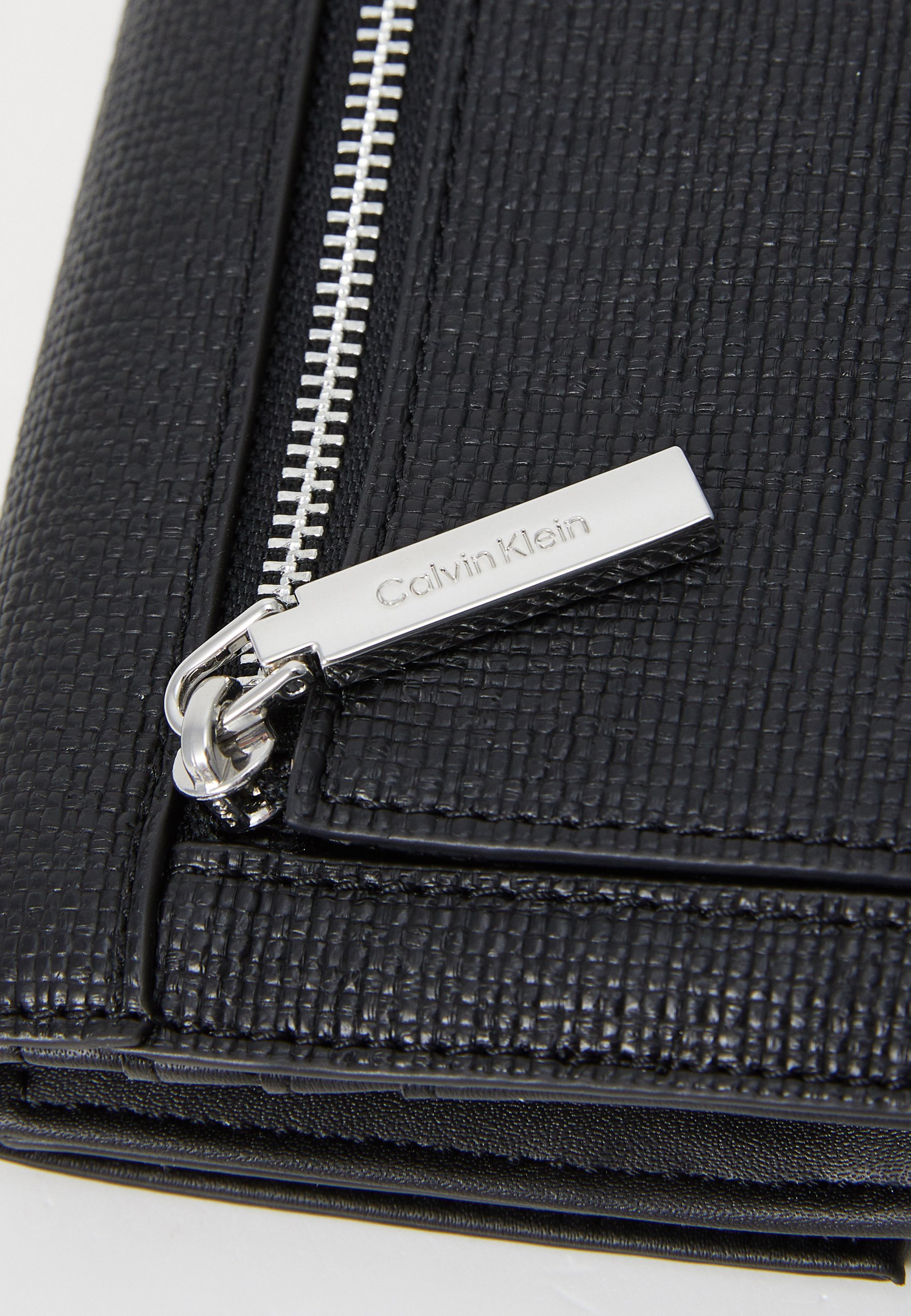 Calvin Klein DAILY MEDIUM TRIFOLD - Portemonnee - zwart