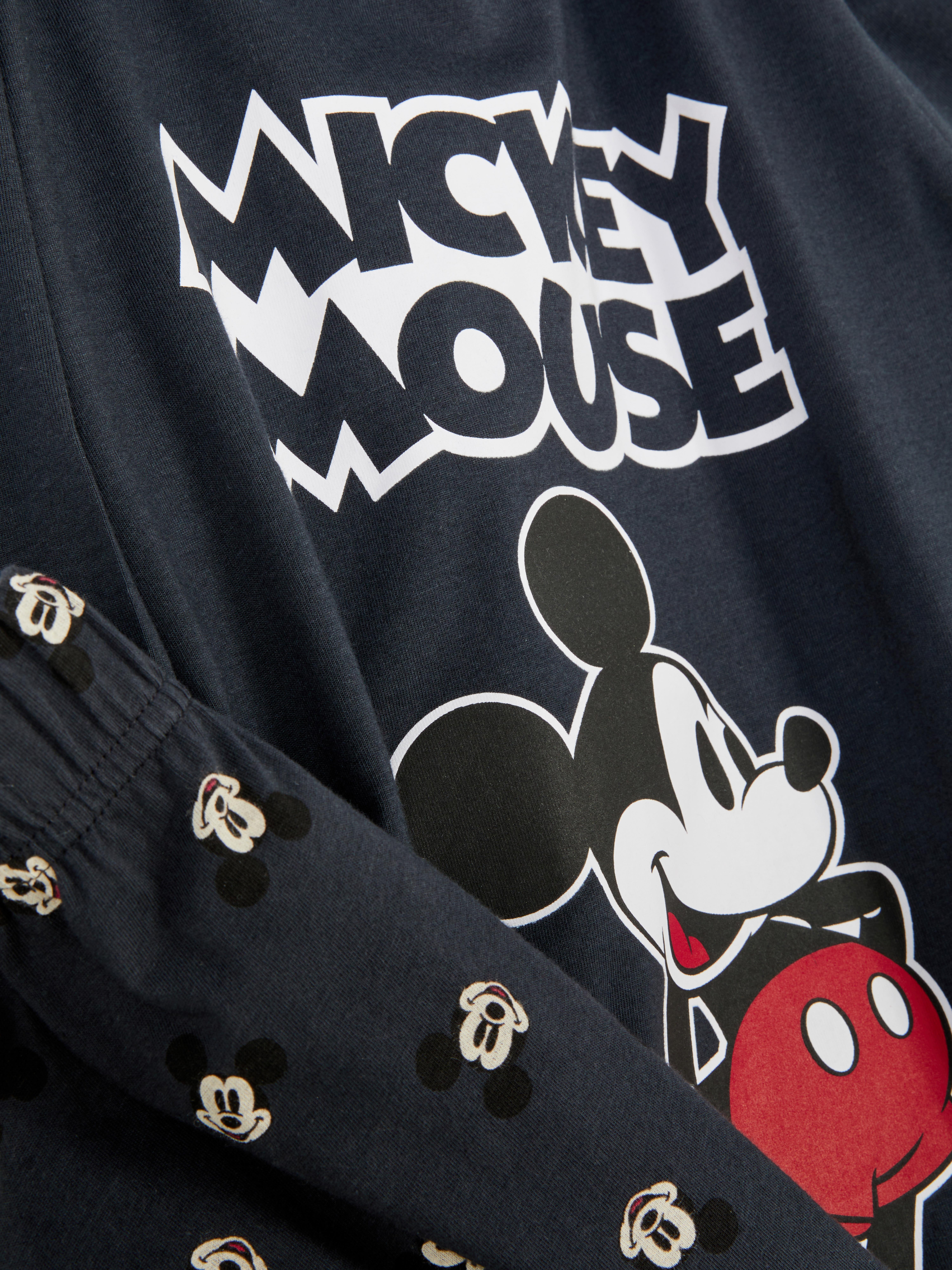 Pyjamas mit Disney-Motiven. Es ist Zeit, sich in unseren bezaubernden Disney-Pyjamas zu entspannen.