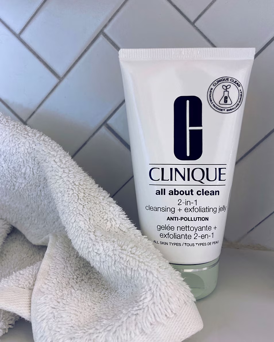 CLINIQUE ALL ABOUT CLEAN™ 2-ÎN-1 CURĂȚARE EXFOLIANTĂ ȘI GEL EXFOLIANT ÎN 1 - BLÂND - TOATE TIPURILE DE UMEDE