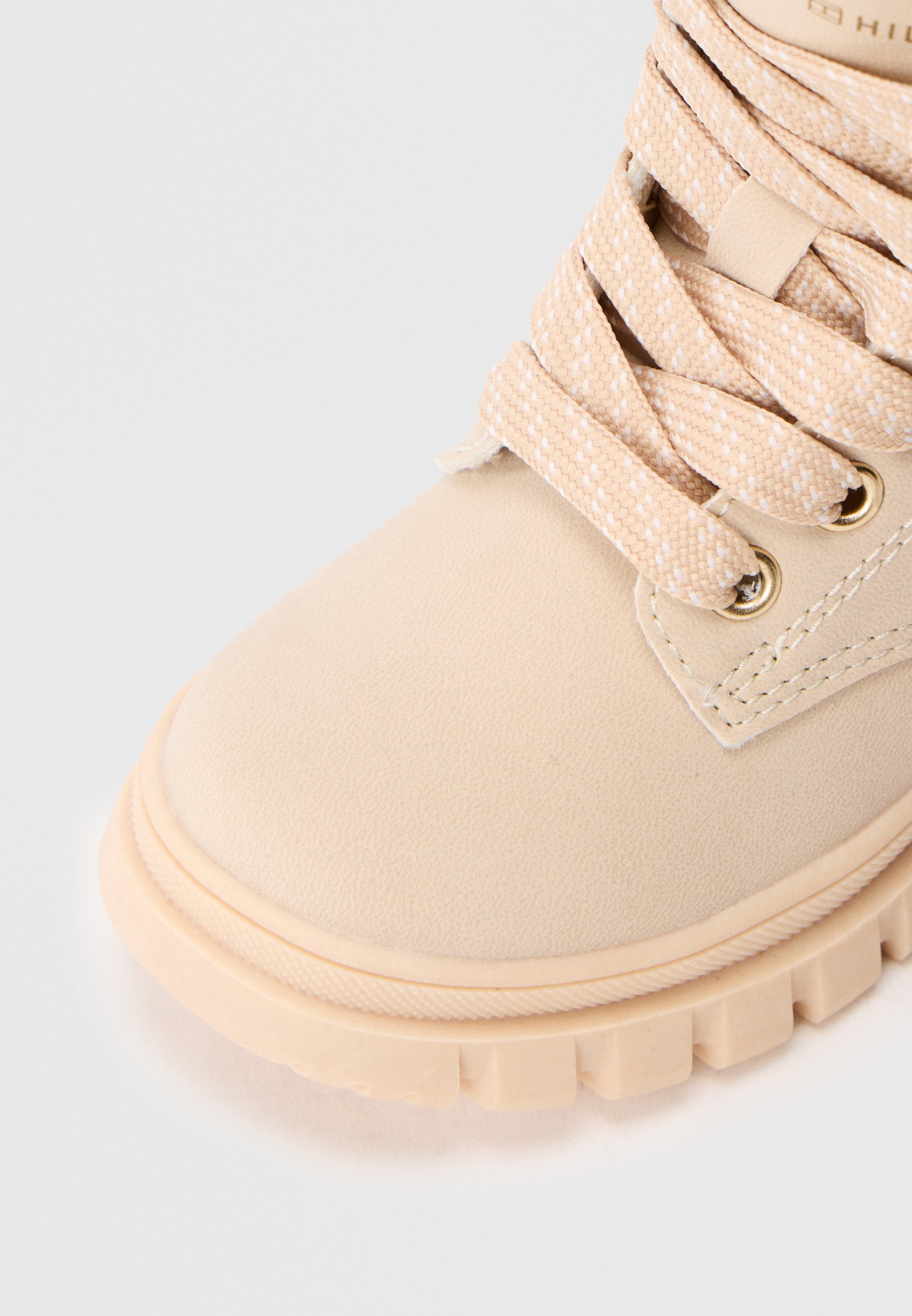 Tommy Hilfiger MICHIGAN - Enkellaarsjes met vetersluiting - beige