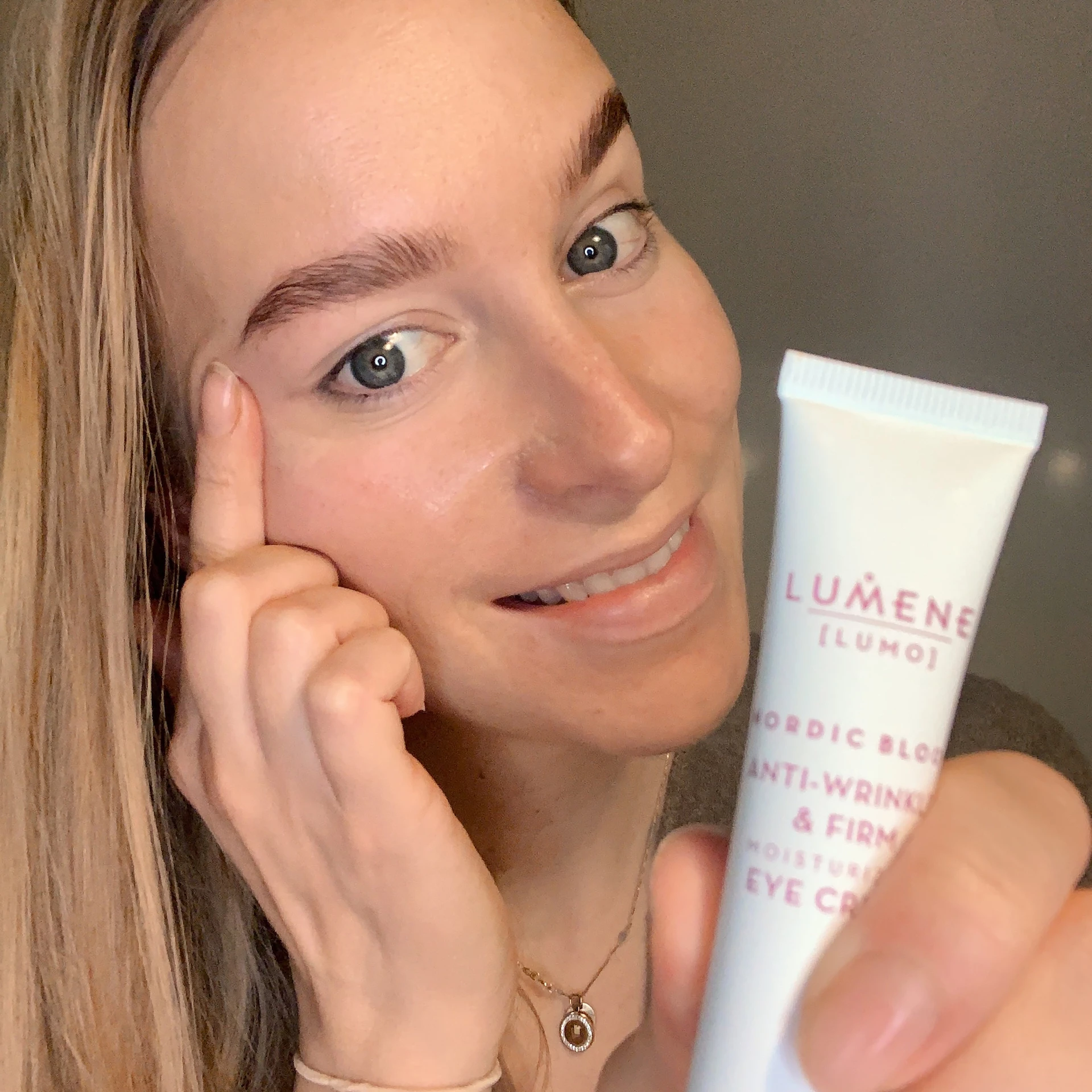 Hydratační oční krém Nordic Bloom proti vráskám a zpevnění pleti 15 ml - Lumene