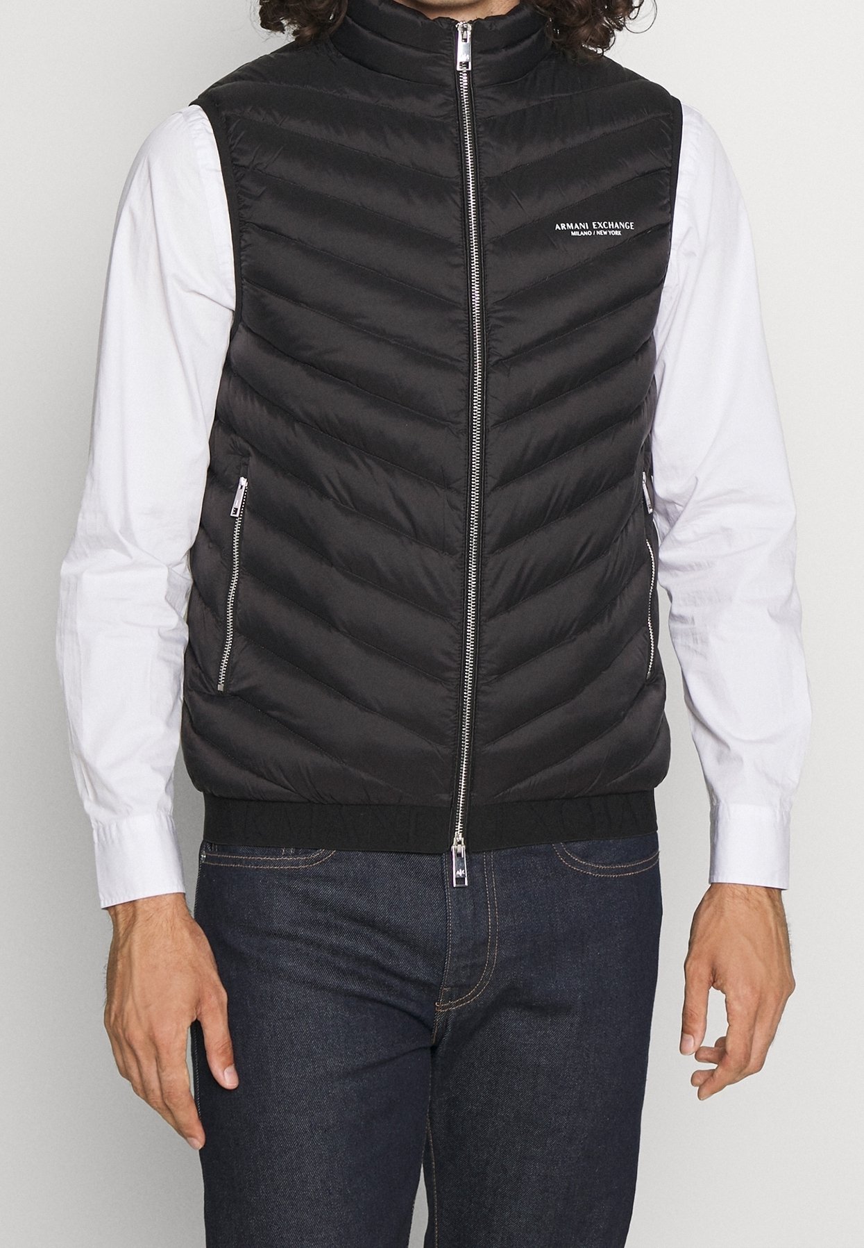 Armani Exchange'i vest - must