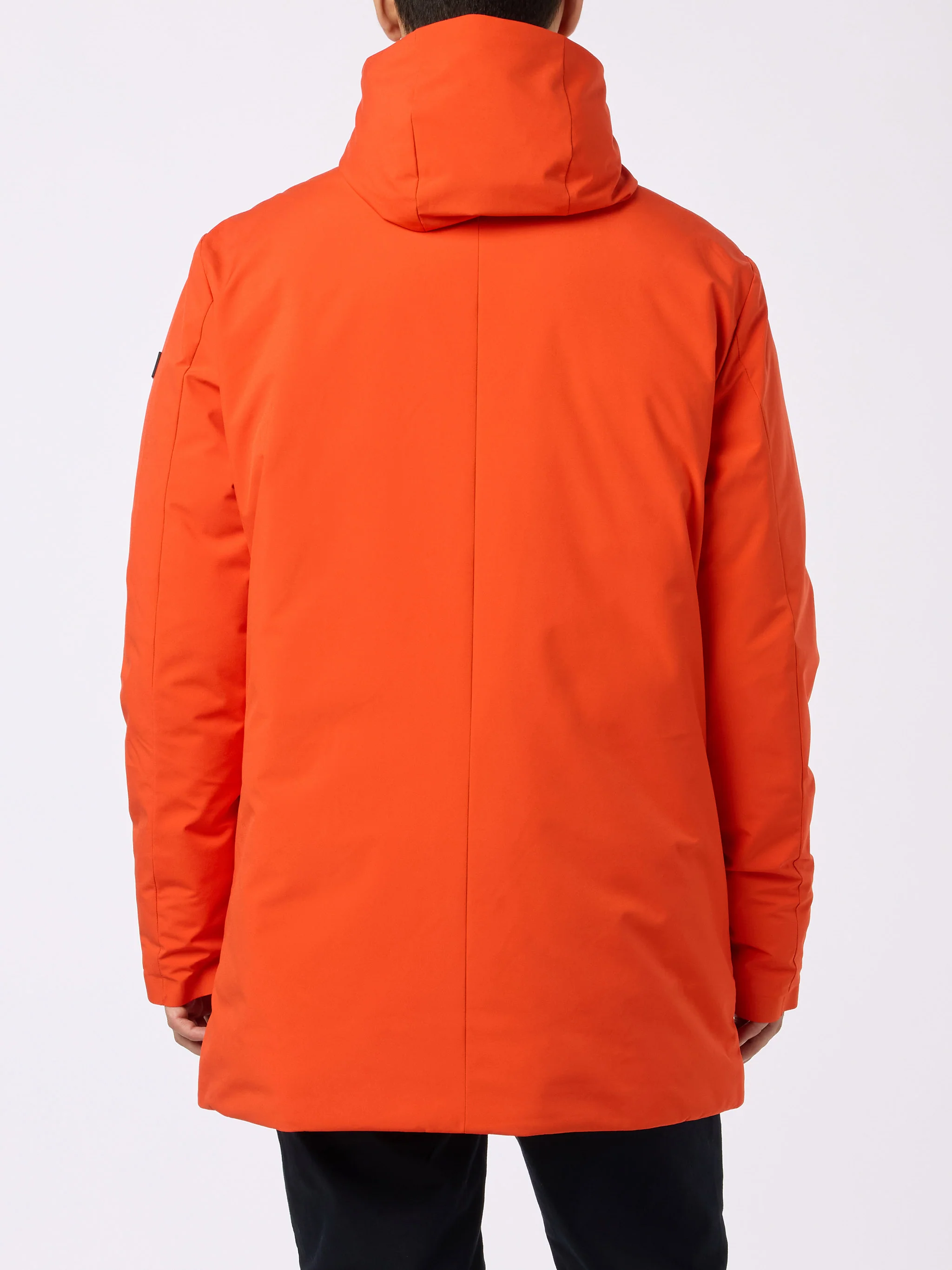 Parka naranja con capucha para hombre y forro de bandana.