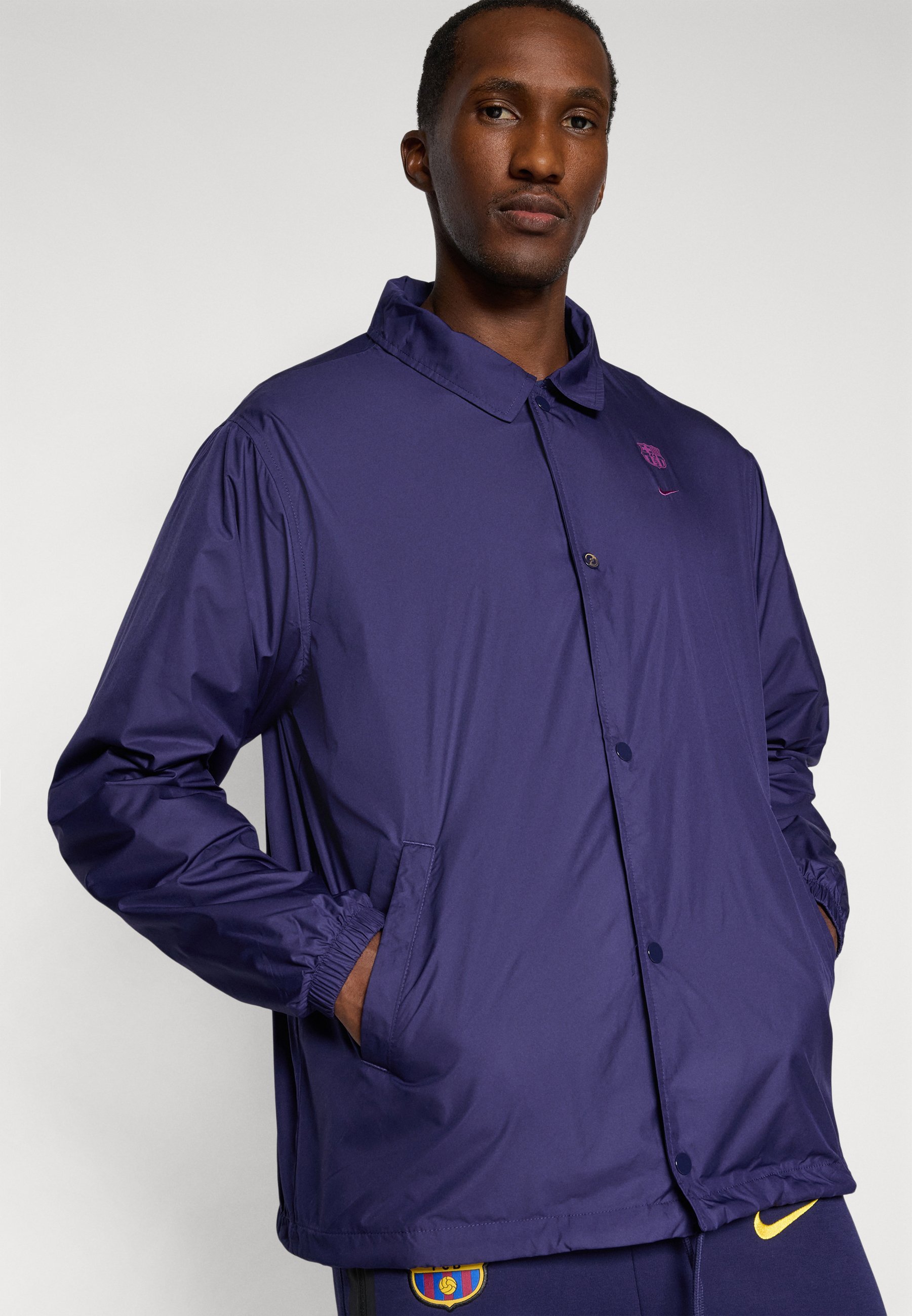 Nike Performance FC BARCELONA CLUB COACHES JACKET - Windbreaker - imperiaal paars/helder druif