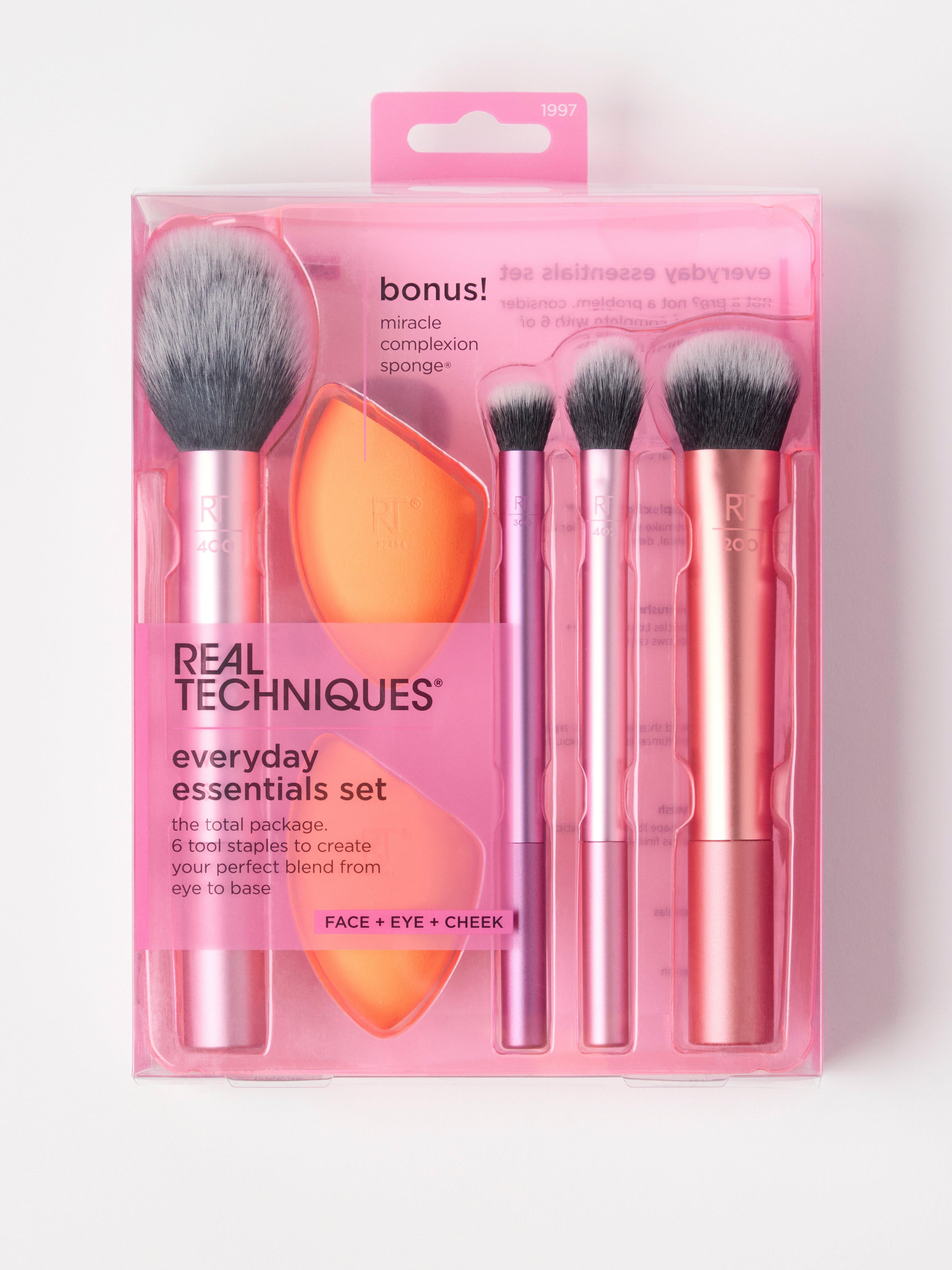 Real Techniques Everyday Essentials s bonusovou zázračnou houbičkou na pleť Bez barvy