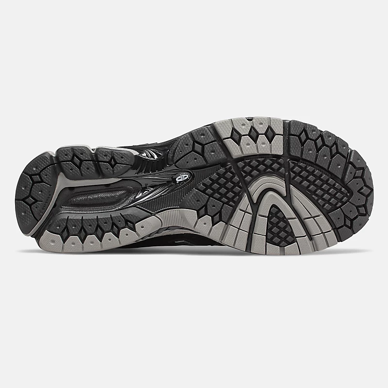 Herren 860V2 – Schwarz mit silberner Metallic-Lackierung