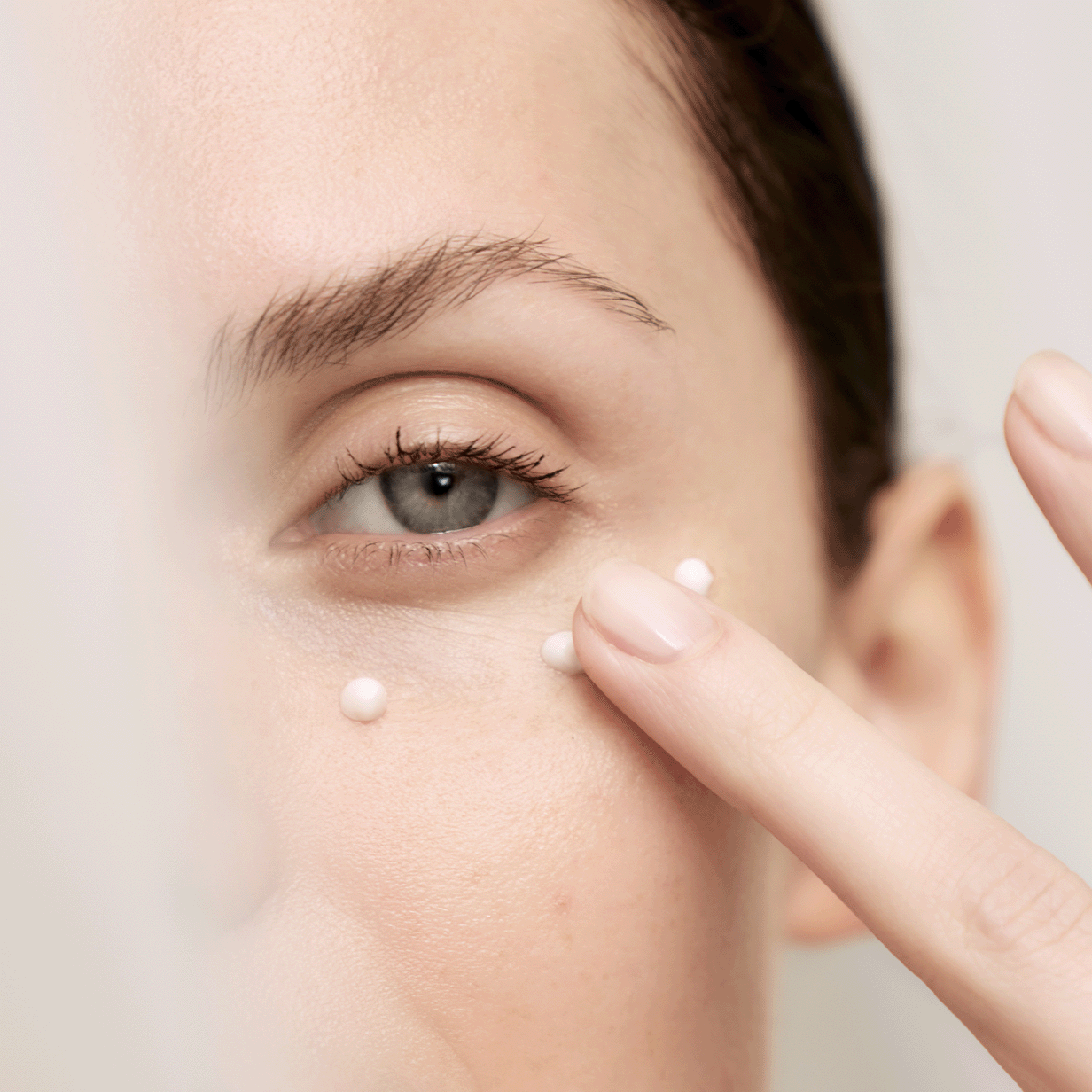 „Awakening Creaming Eye Essence“ akių kontūro priemonė Prabangus akių kontūro kremas