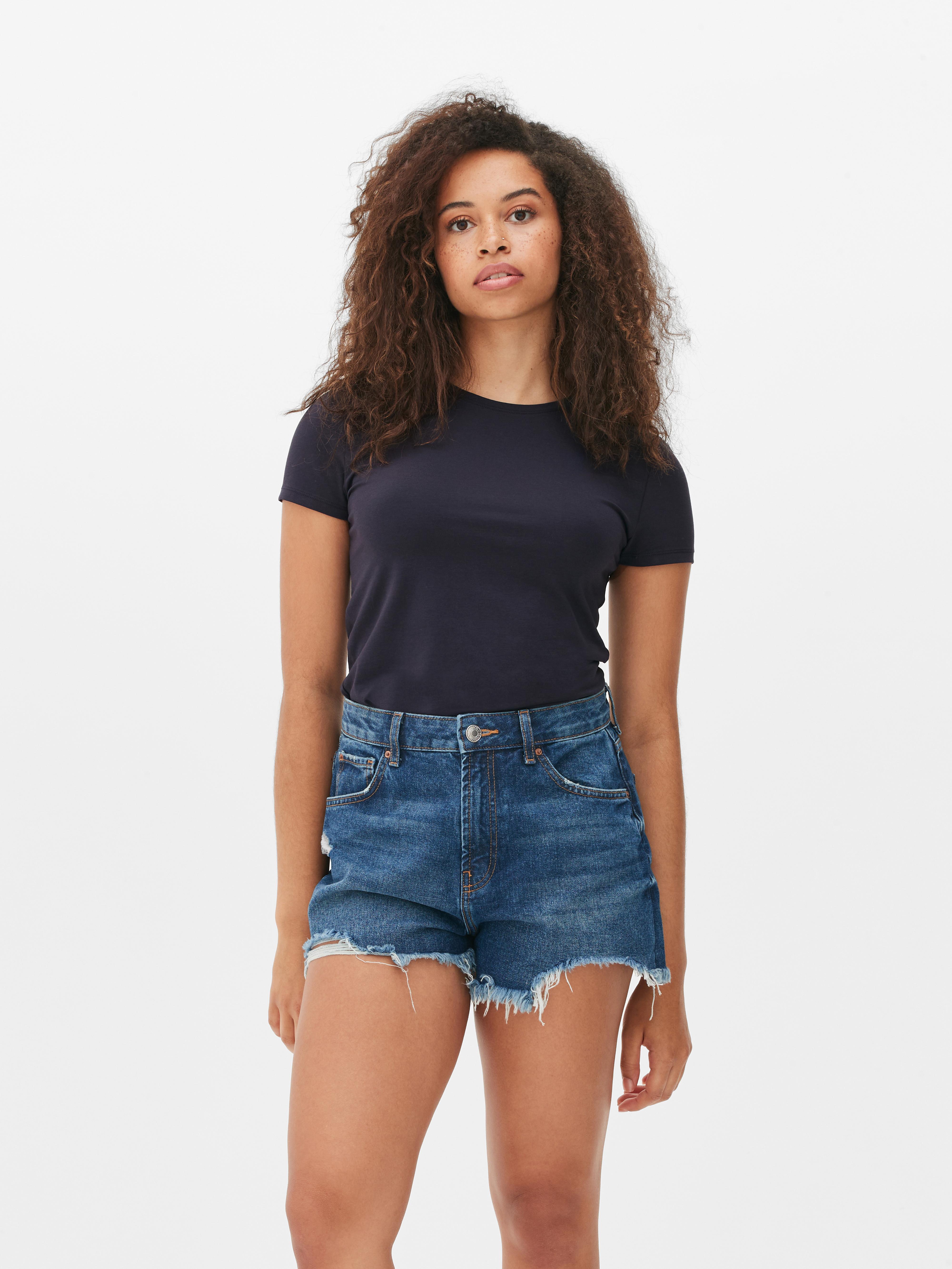 Tricou elastic cu guler rotund. Acest tricou este un adevărat must-have!