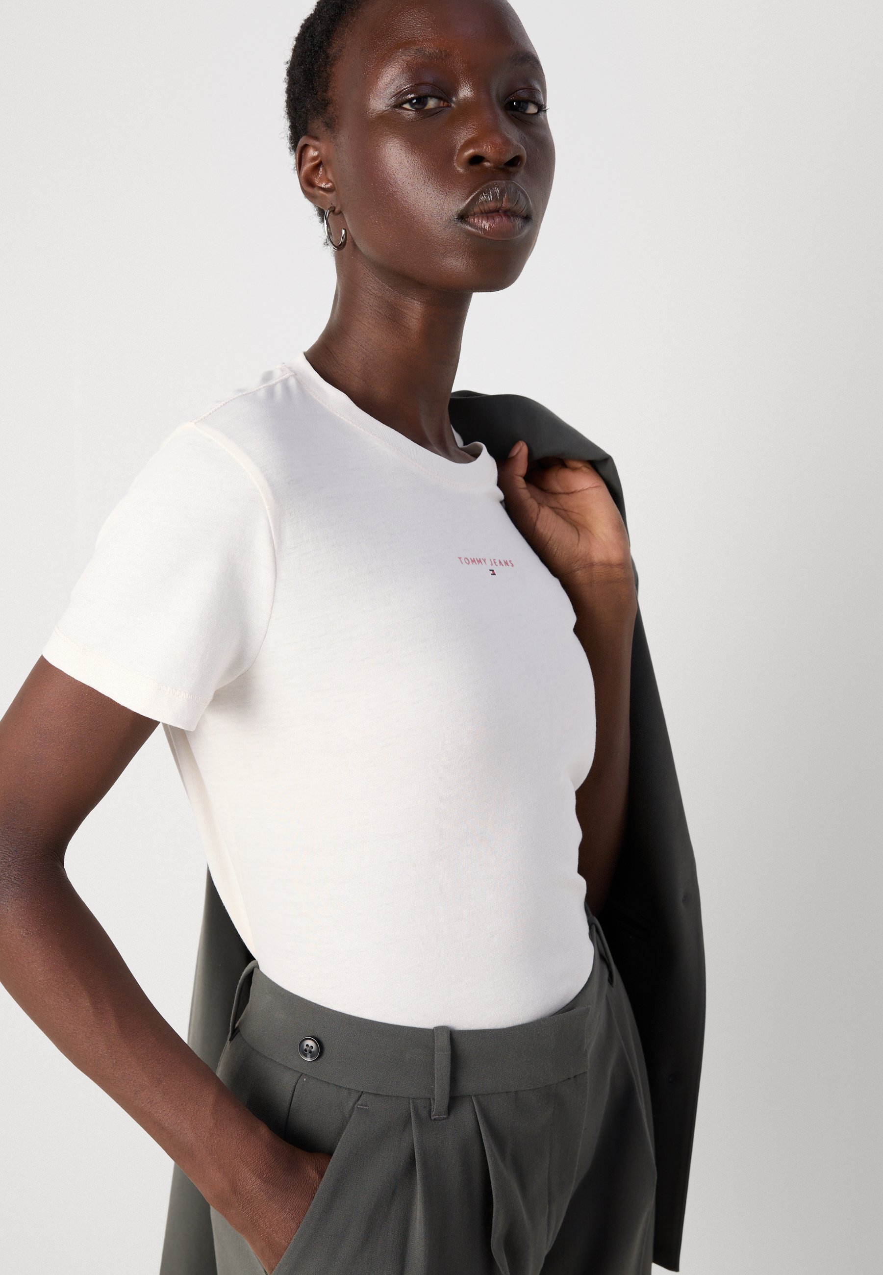 Tommy Jeans LINEAR T-shirt - Basic T-shirt - oud wit