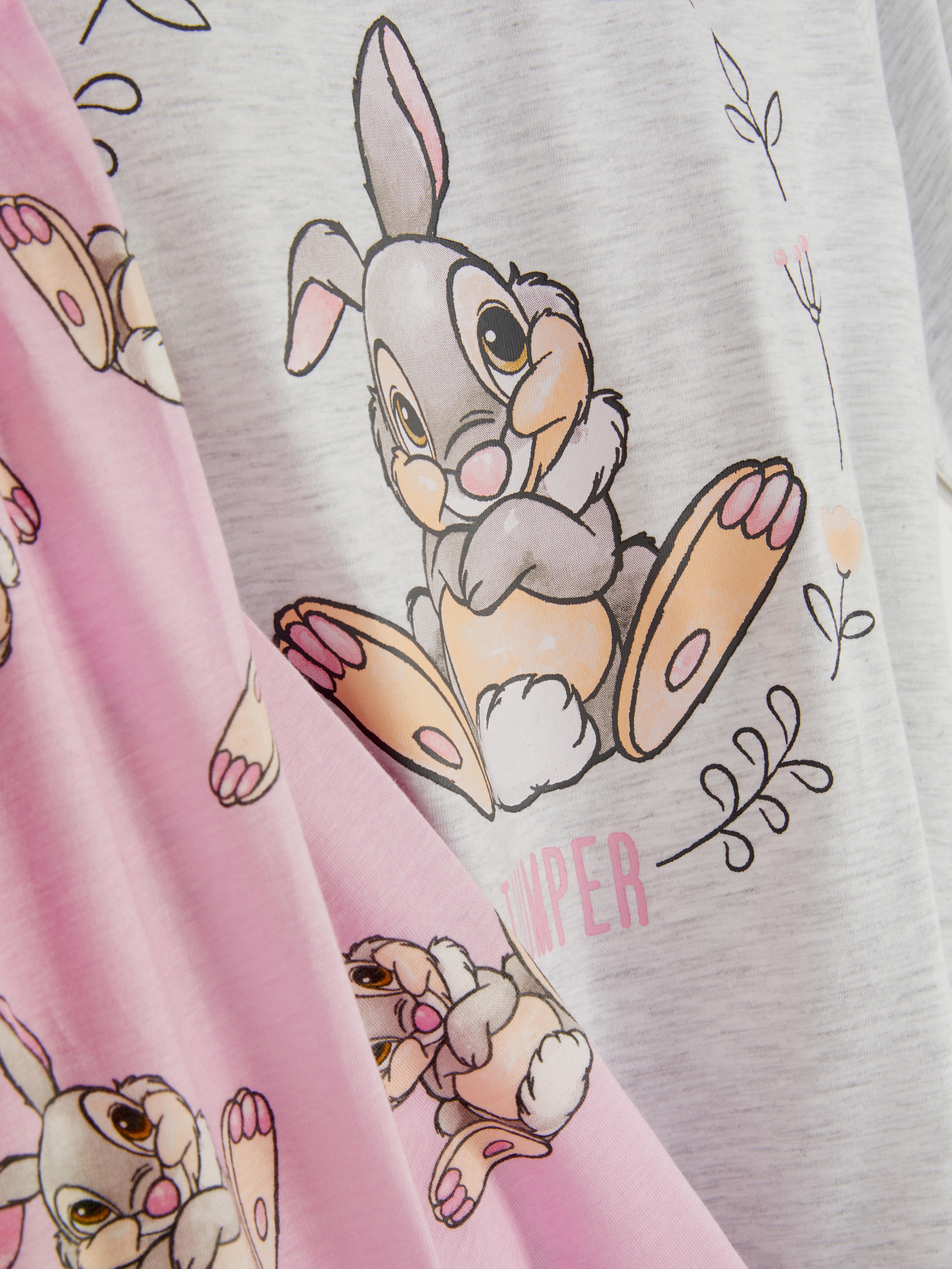 Pyjamas mit Disney-Motiven. Es ist Zeit, sich in unseren bezaubernden Disney-Pyjamas zu entspannen.