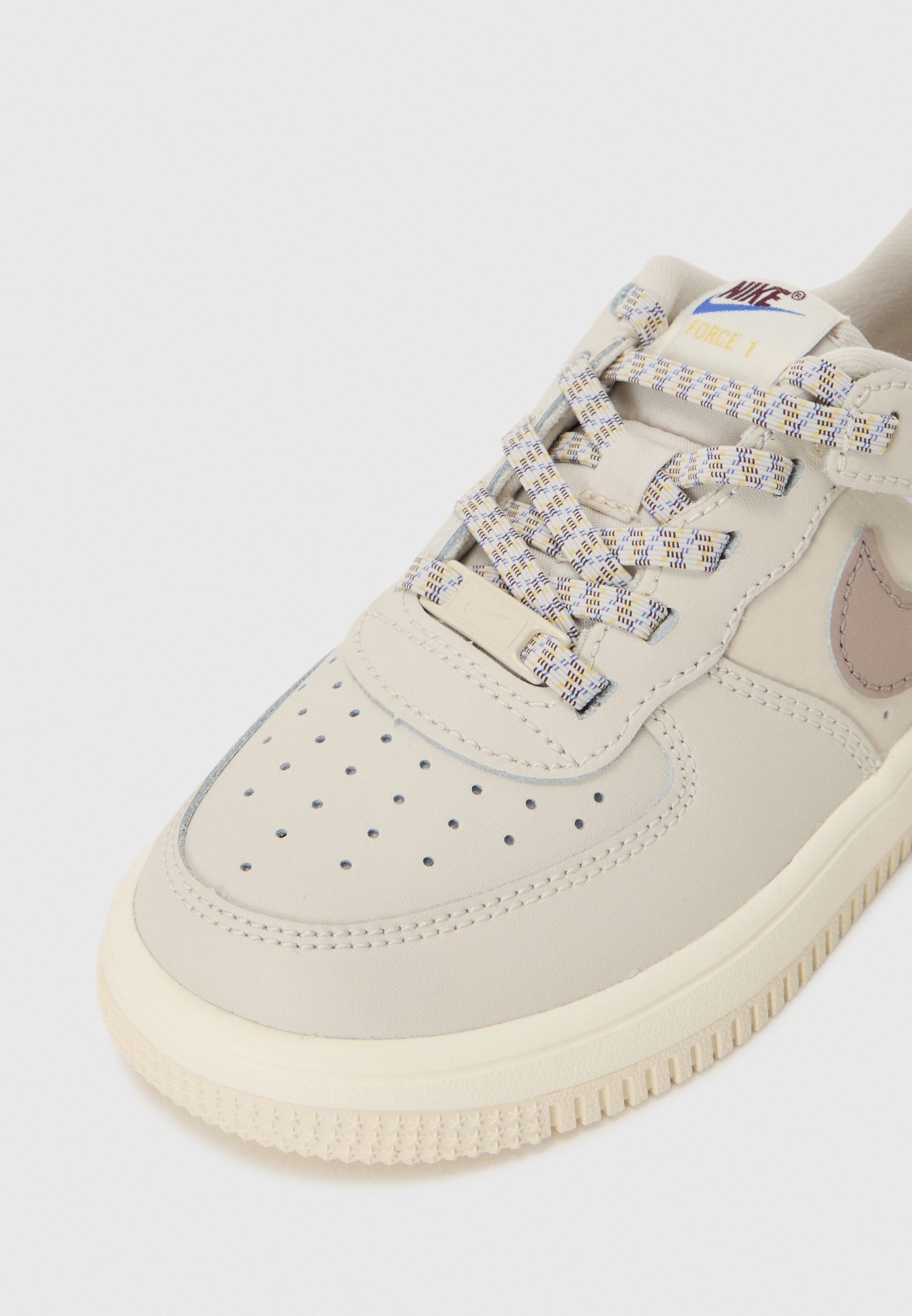 Nike Sportswear FORCE 1 LOW EASYON UNISEX - Sneakers - licht orewood bruin/malt bordeauxrood/komeetblauw