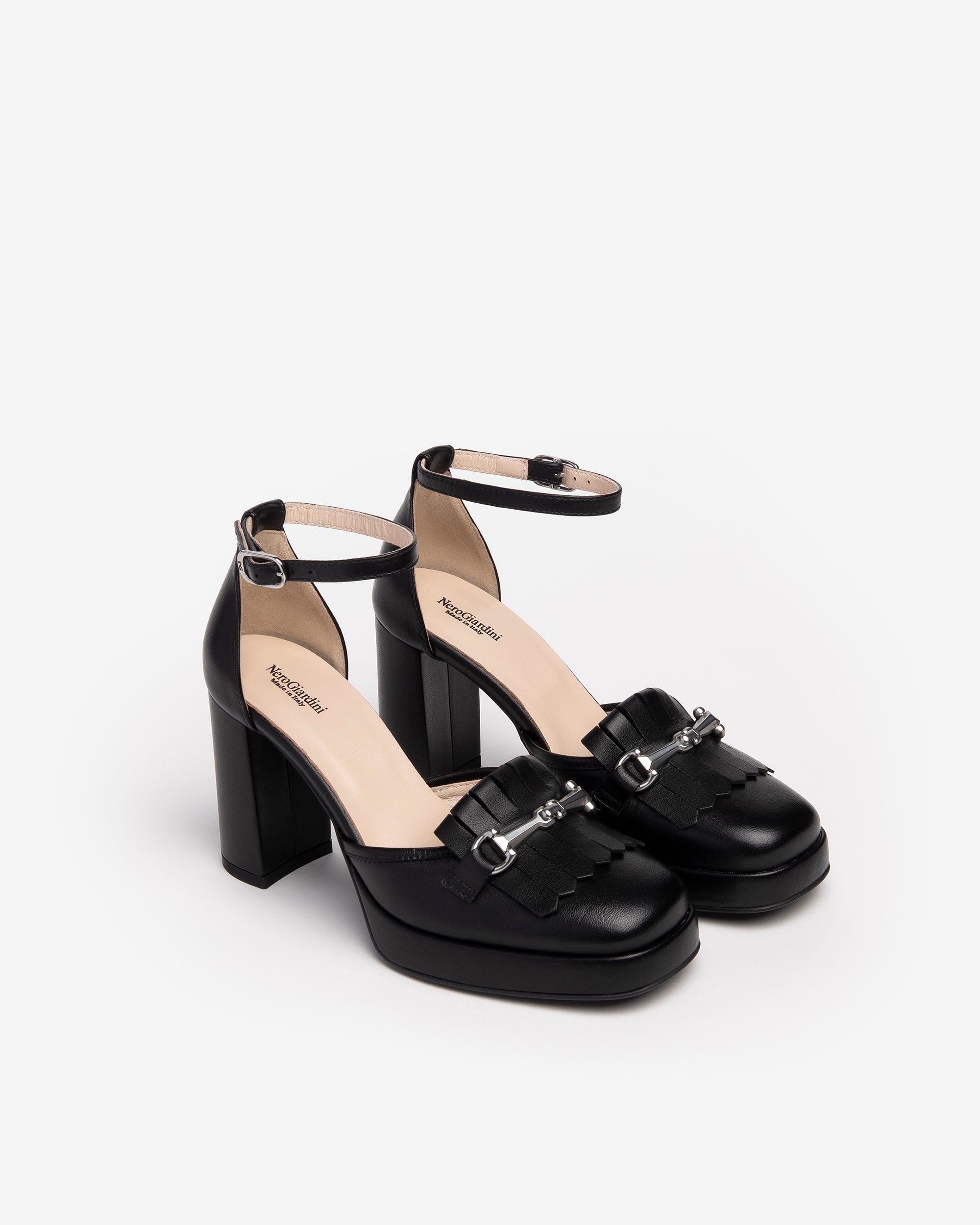  Damen-Pumps aus Leder