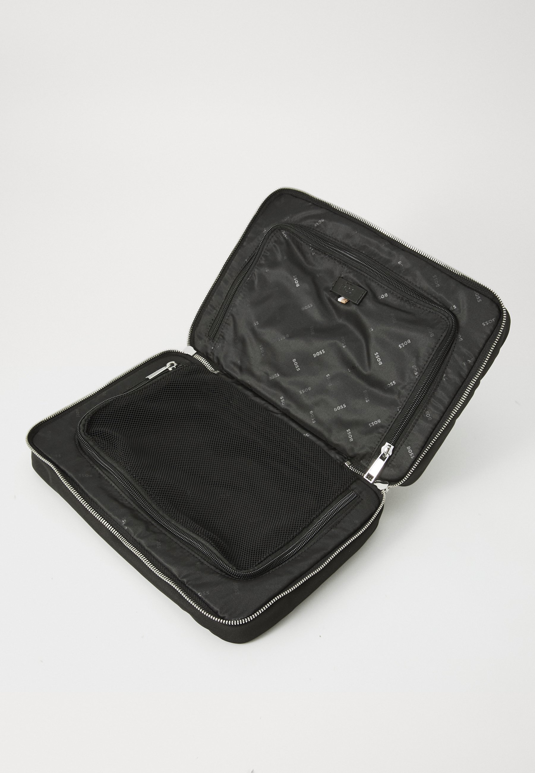 BOSS HIGHWAY - Trousse de toilette - noire