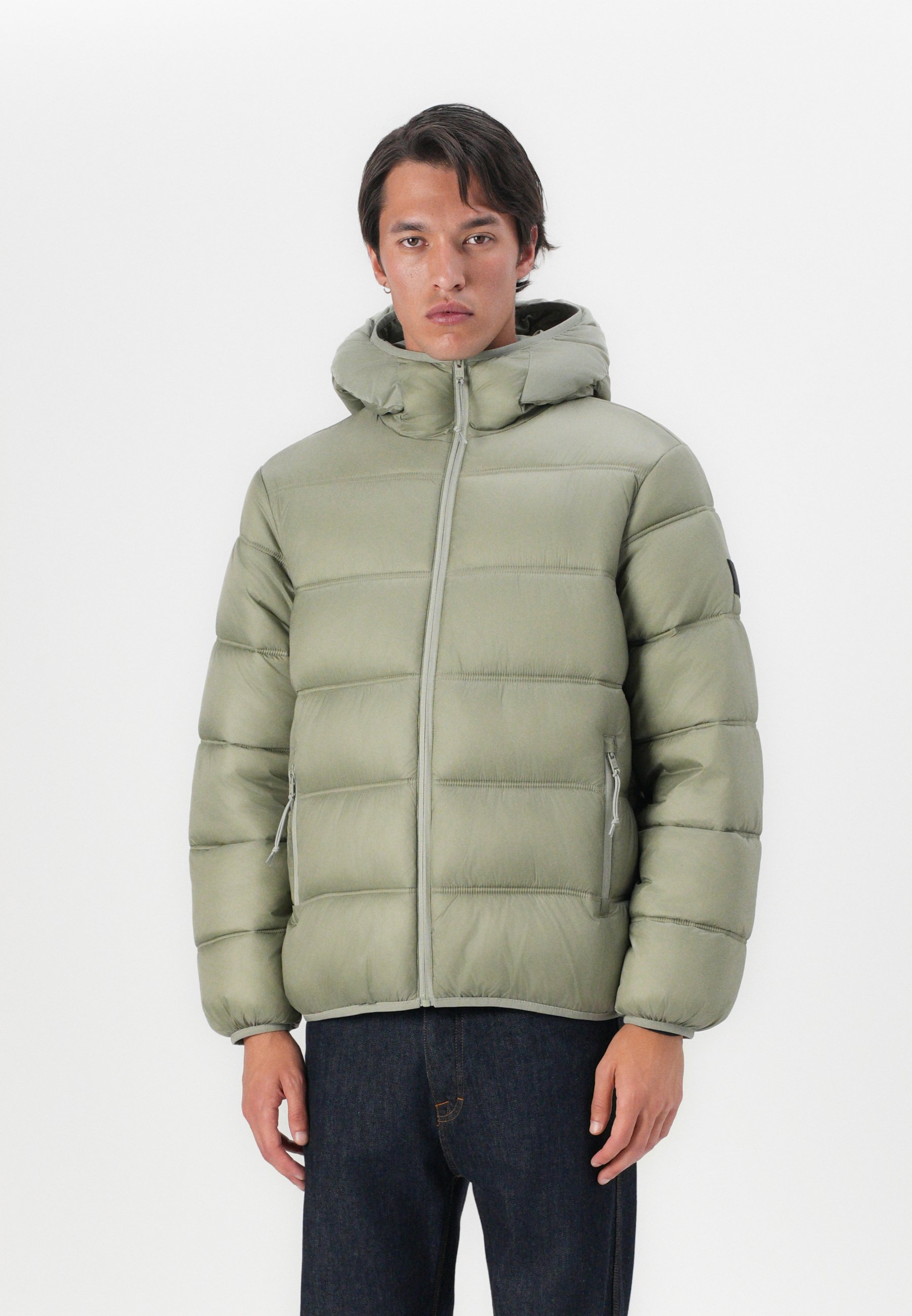 Tommy Jeans HOODED LOGO PUFFER - Téli kabát - hasznaltcuccos zsálya