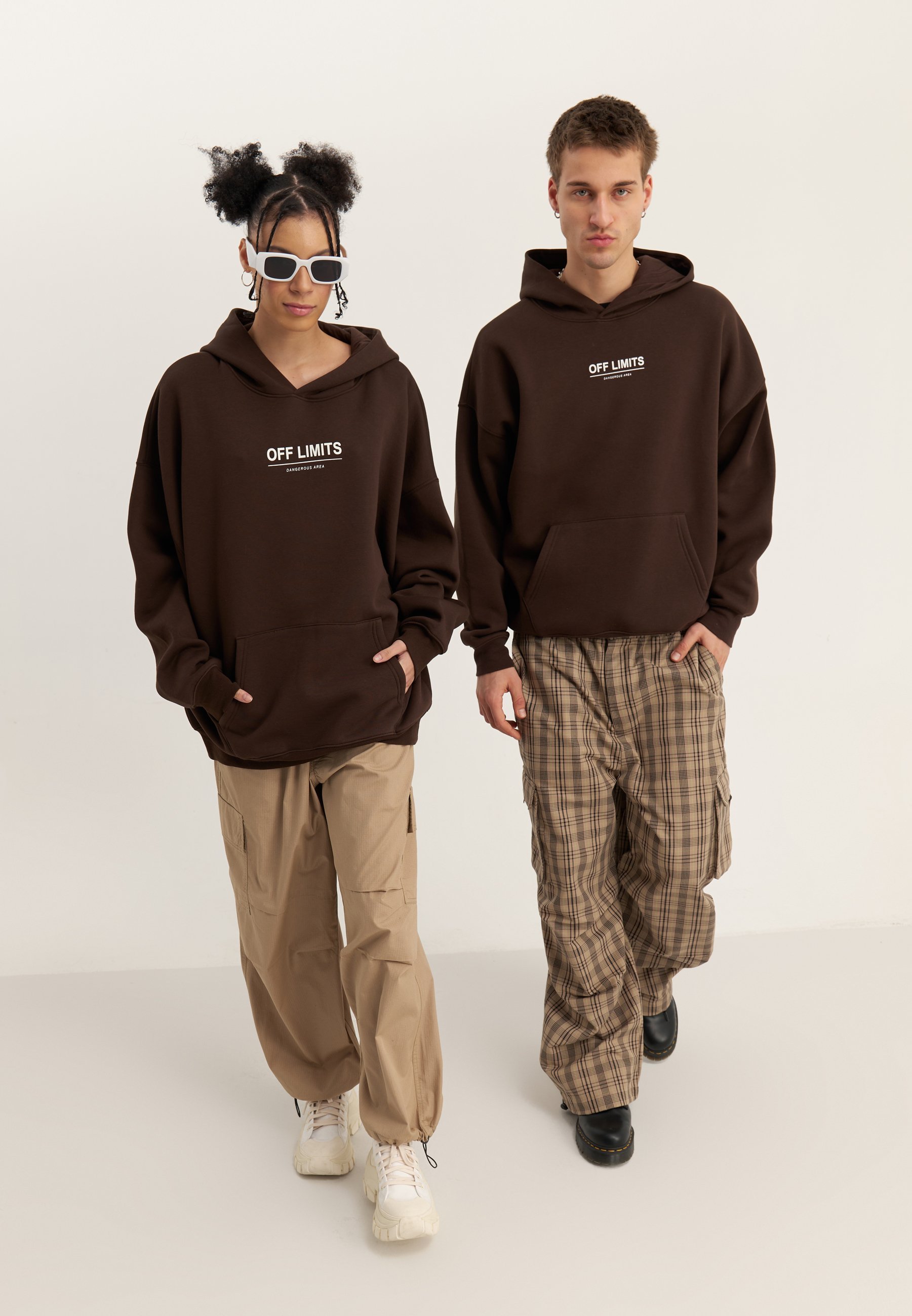 YOURTURN UNISEX - Hoodie - bruin