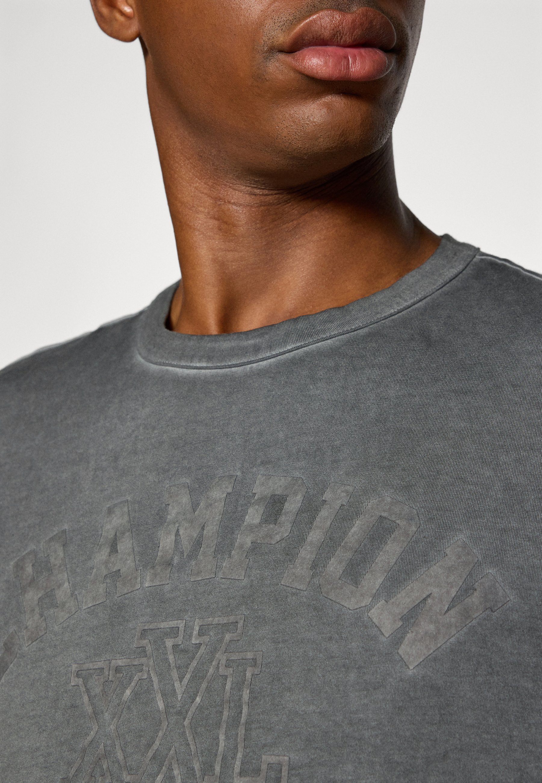 Champion GYM LIFESTYLE CREWNECK GRAPHIC - Print-T-Shirt - schwarz