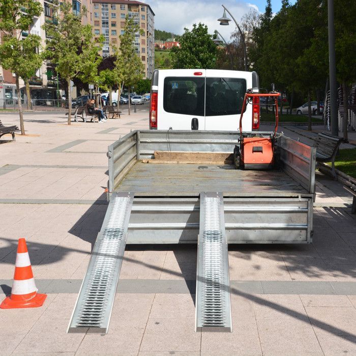 Relaxdays Car Loading Ramp, Foldable, for Mounting Motorcycles, Steel, Maximum Capacity: 225 kg, 2m Long, Silver