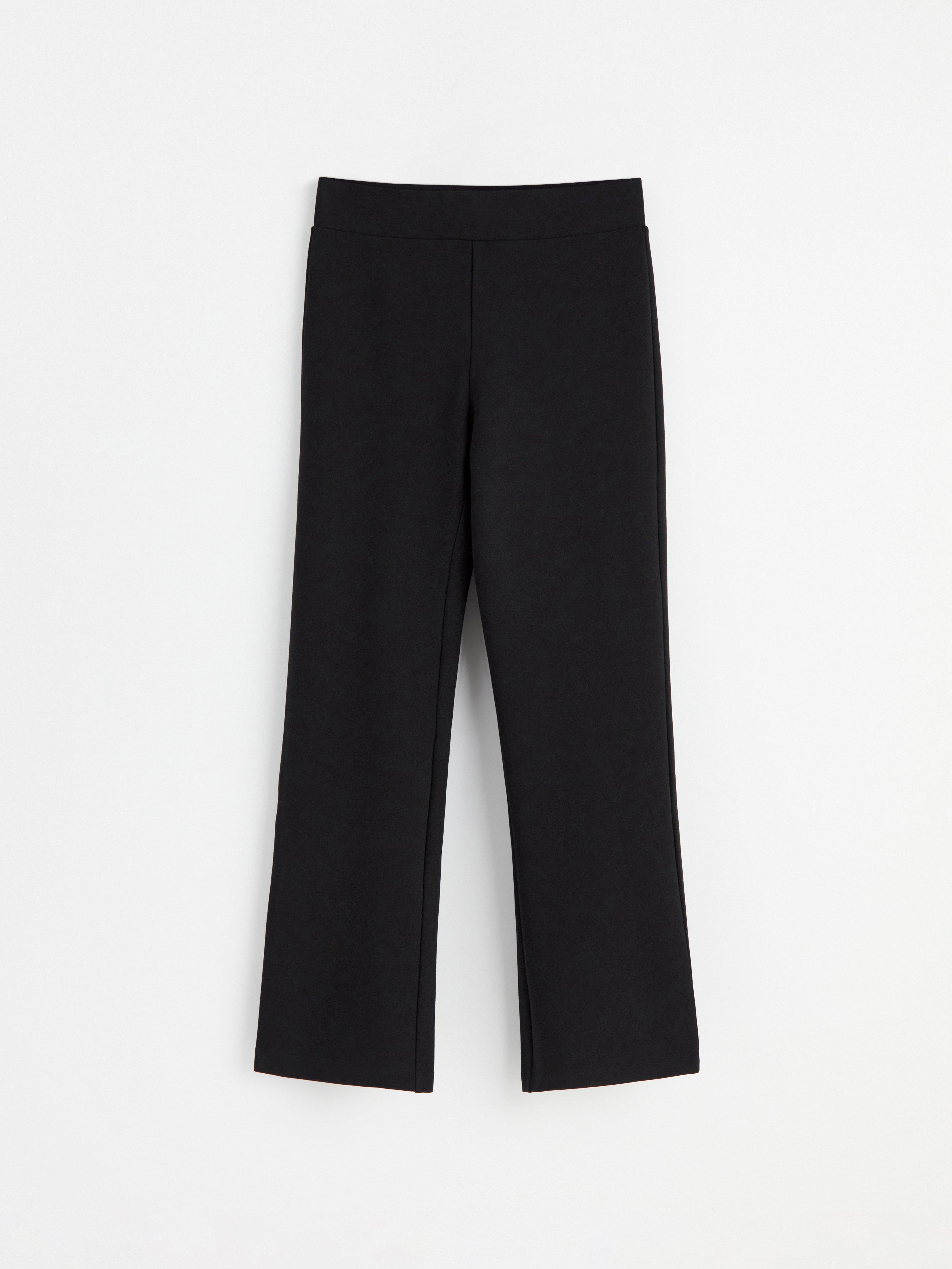 Calça cropped flare preta