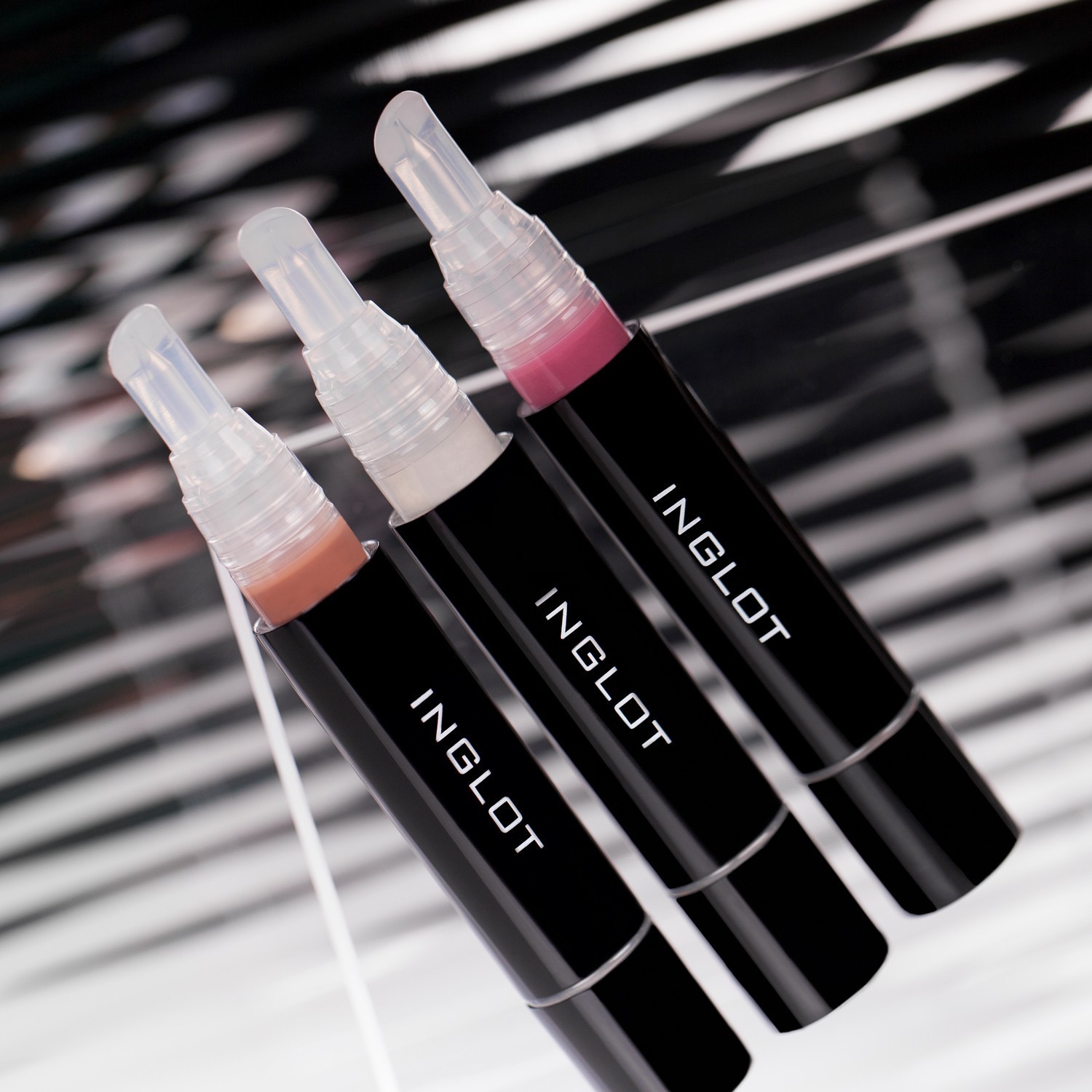 Inglot ulje za usne s visokim sjajem - 4 ml