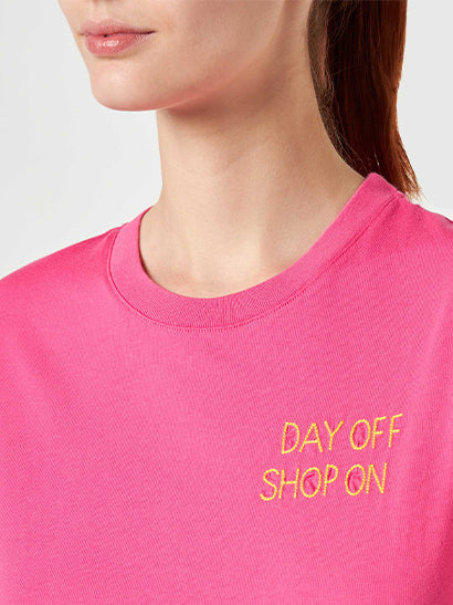 Dames T-shirt van fuchsia katoen met borduurwerk