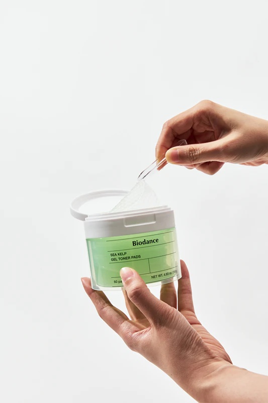 Biodance Sea Kelp Gel Toner Pads so pomirjujoče in tonizirajoče blazinice za obraz.