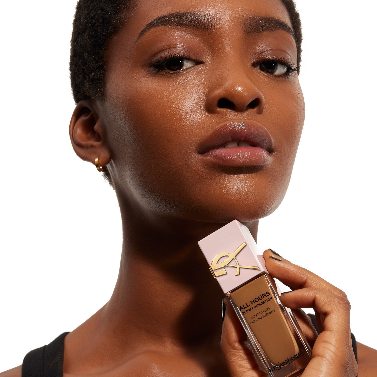 Yves Saint Laurent Foundation All Hours Glow makiažo pagrindas – 25 ml