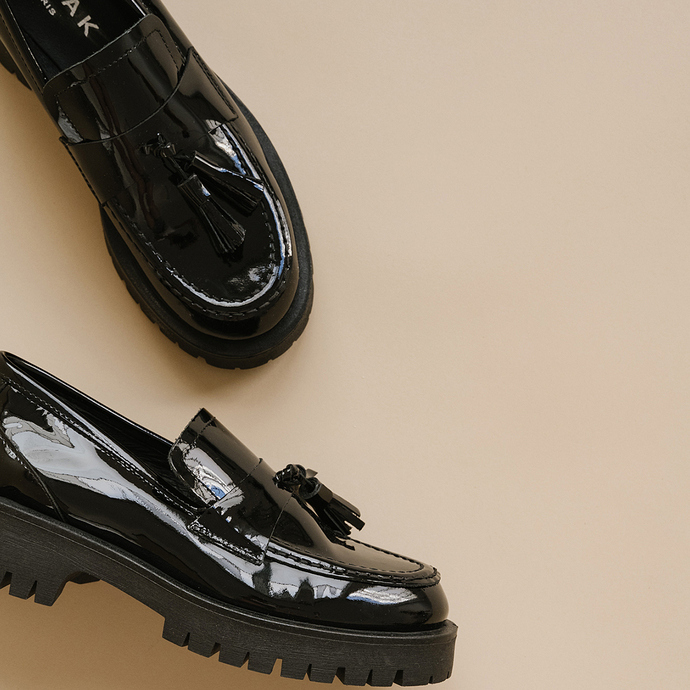 Mocassins à talons plats  en cuir vernis noir