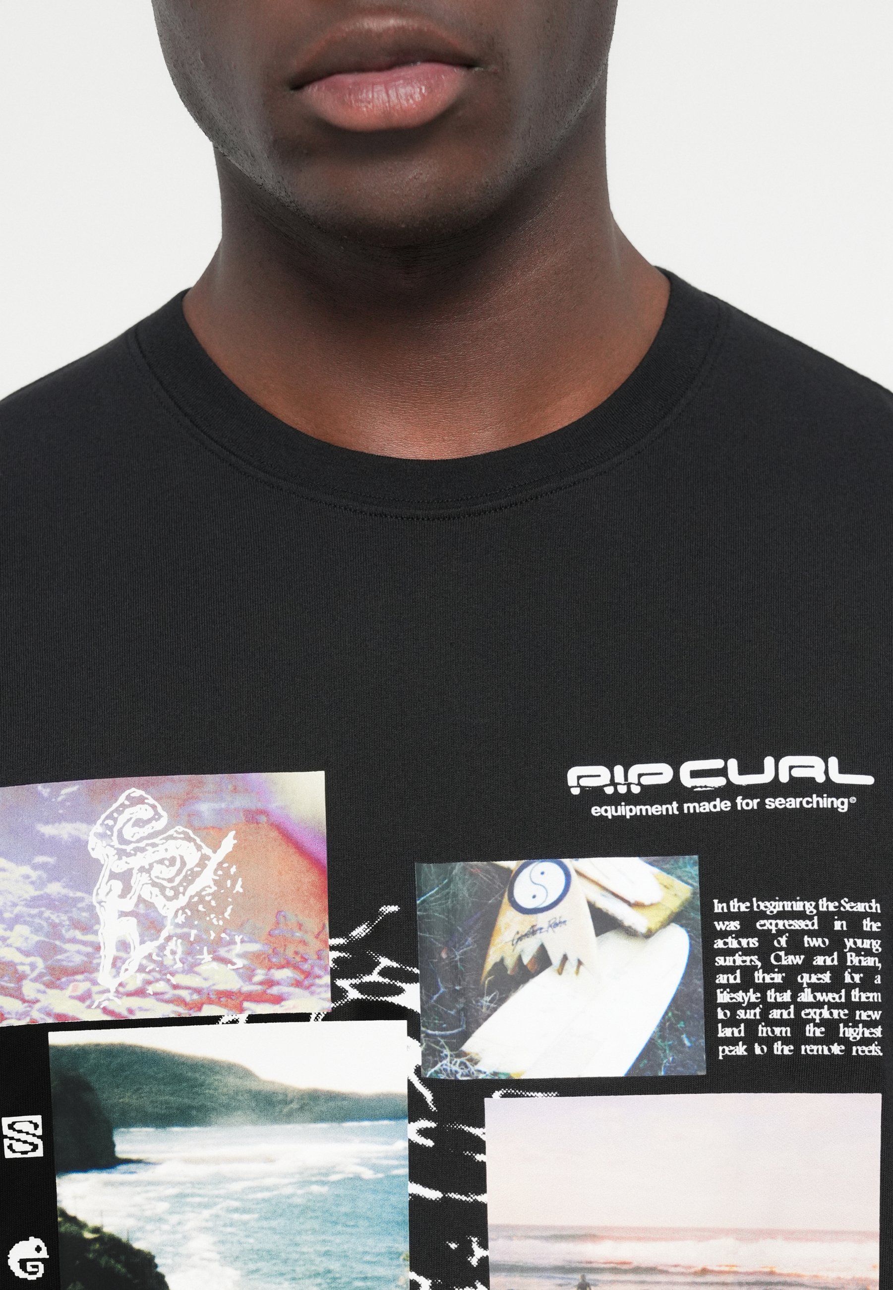 Rip Curl SEARCH EXCURSIONS TEE UNISEX - Triko s potiskem - black