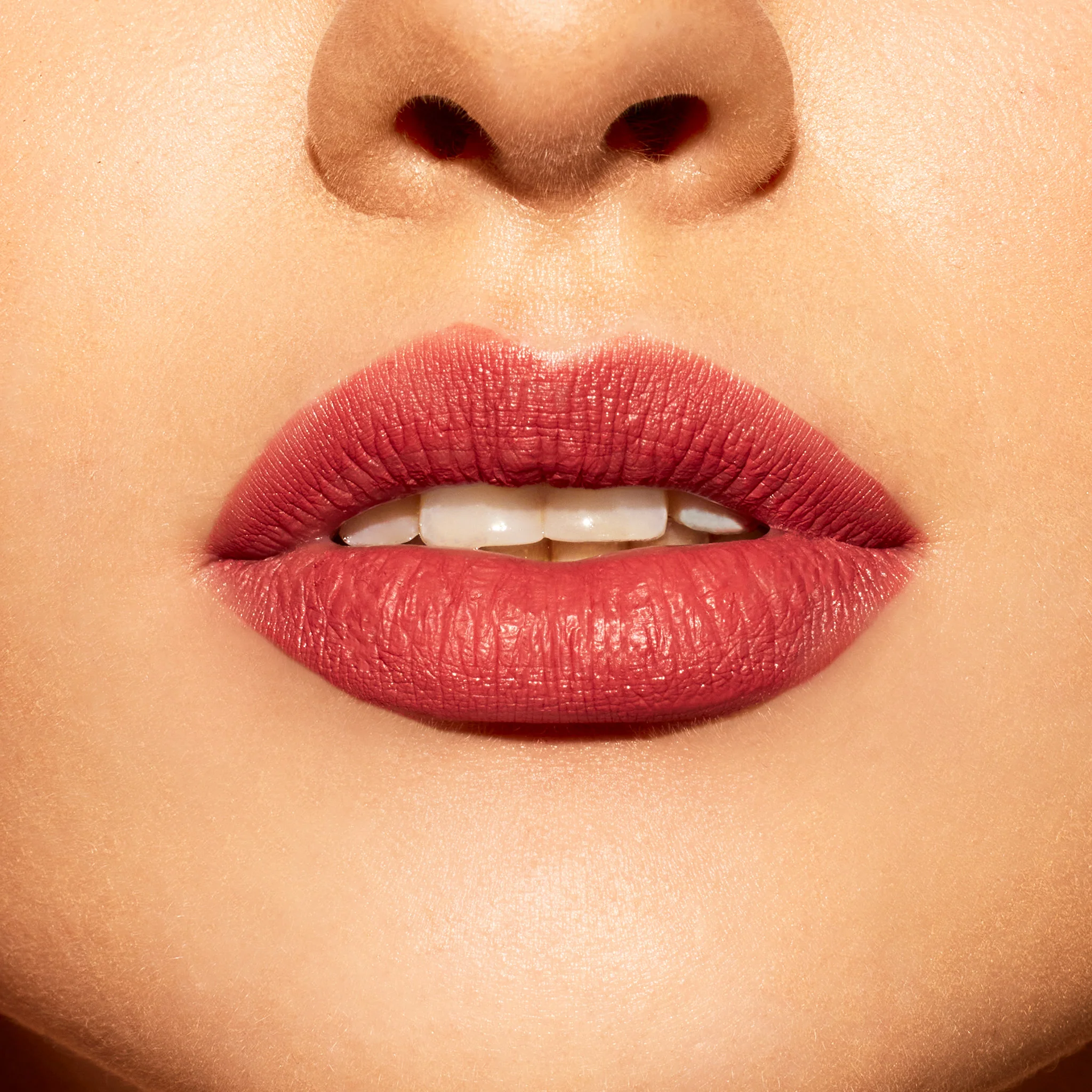 Labbra KISS ON THE LIPS Liquid Lipstick - Rossetto