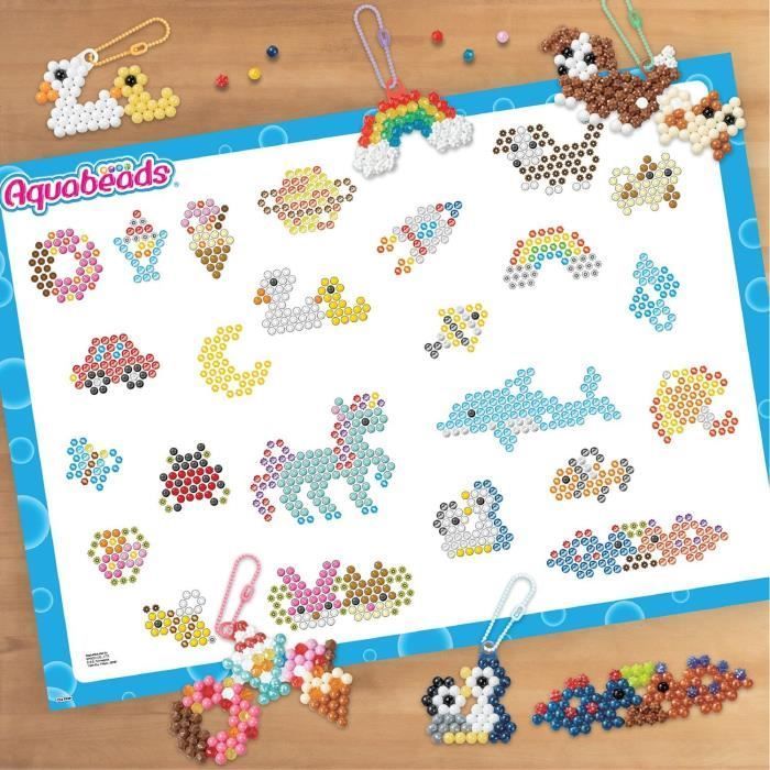 Kit creativo Aquabeads My Keychains and Hanging Decorations, con perline che si attaccano all'acqua, codice 35025, età 4+