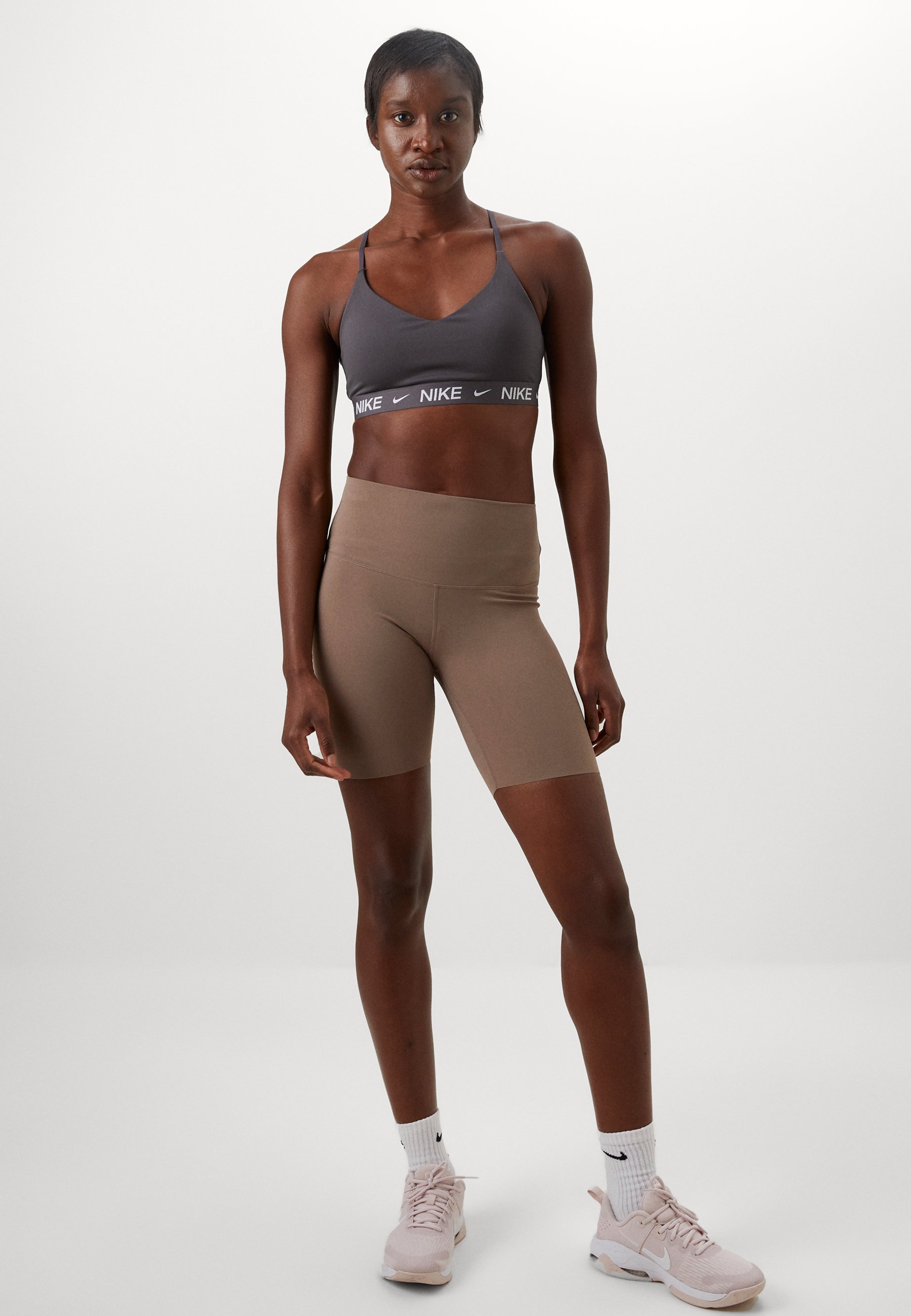 Nike Performance INDY BRA - Sportbeha met lichte ondersteuning - Thunder Grey