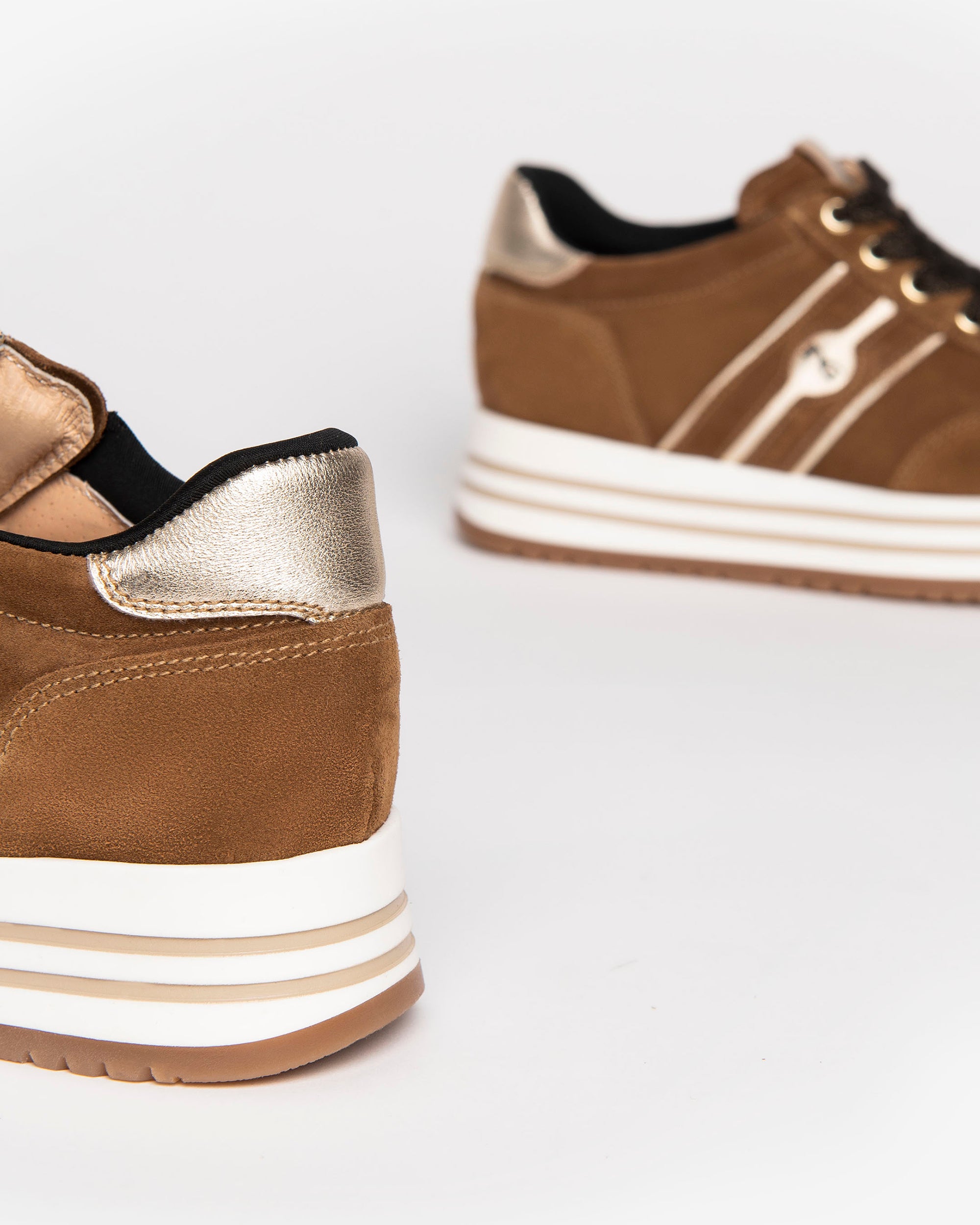  Sneaker aus Wildleder und Leder für Teenager-Mädchen
