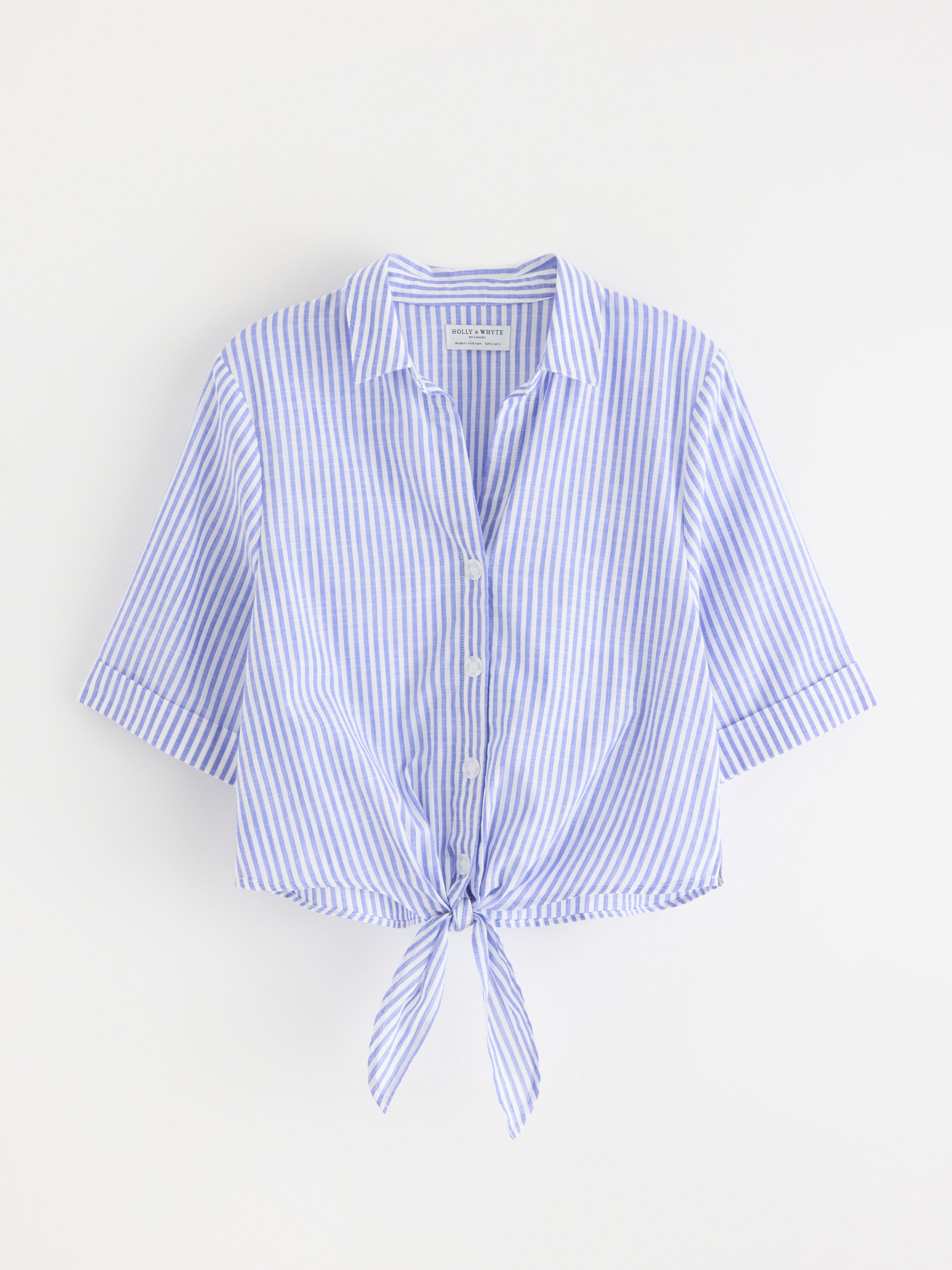 Blusa com amarração na cintura, azul forte.