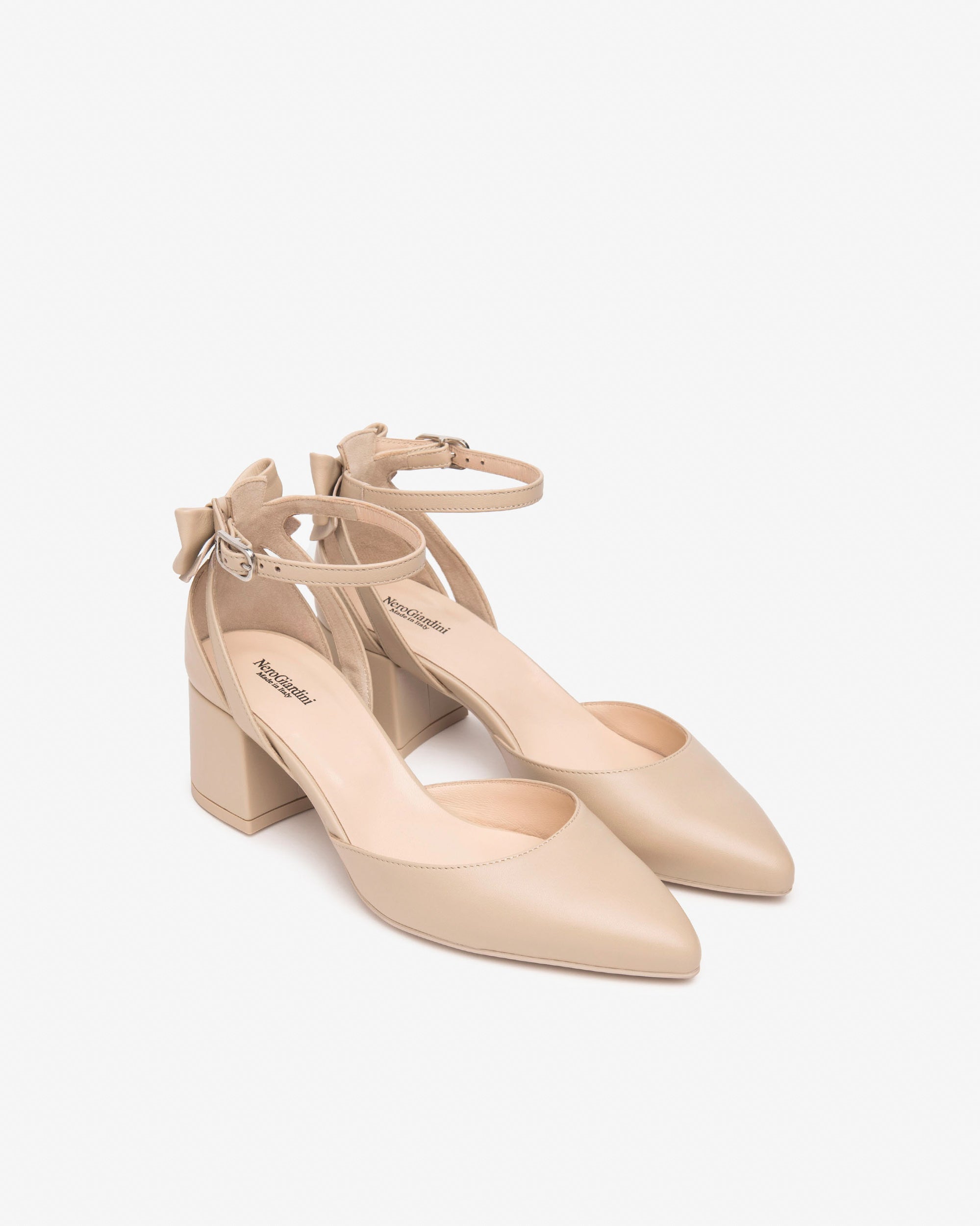  Damen-Pumps aus Leder
