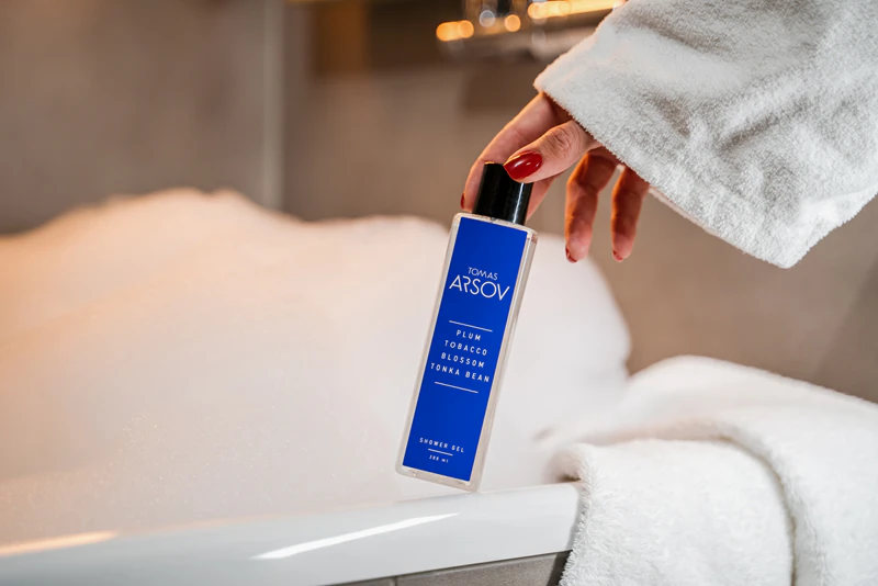 Gel de Banho Perfumado com Ameixa, Flor de Tabaco e Fava Tonka de Tomas Arsov