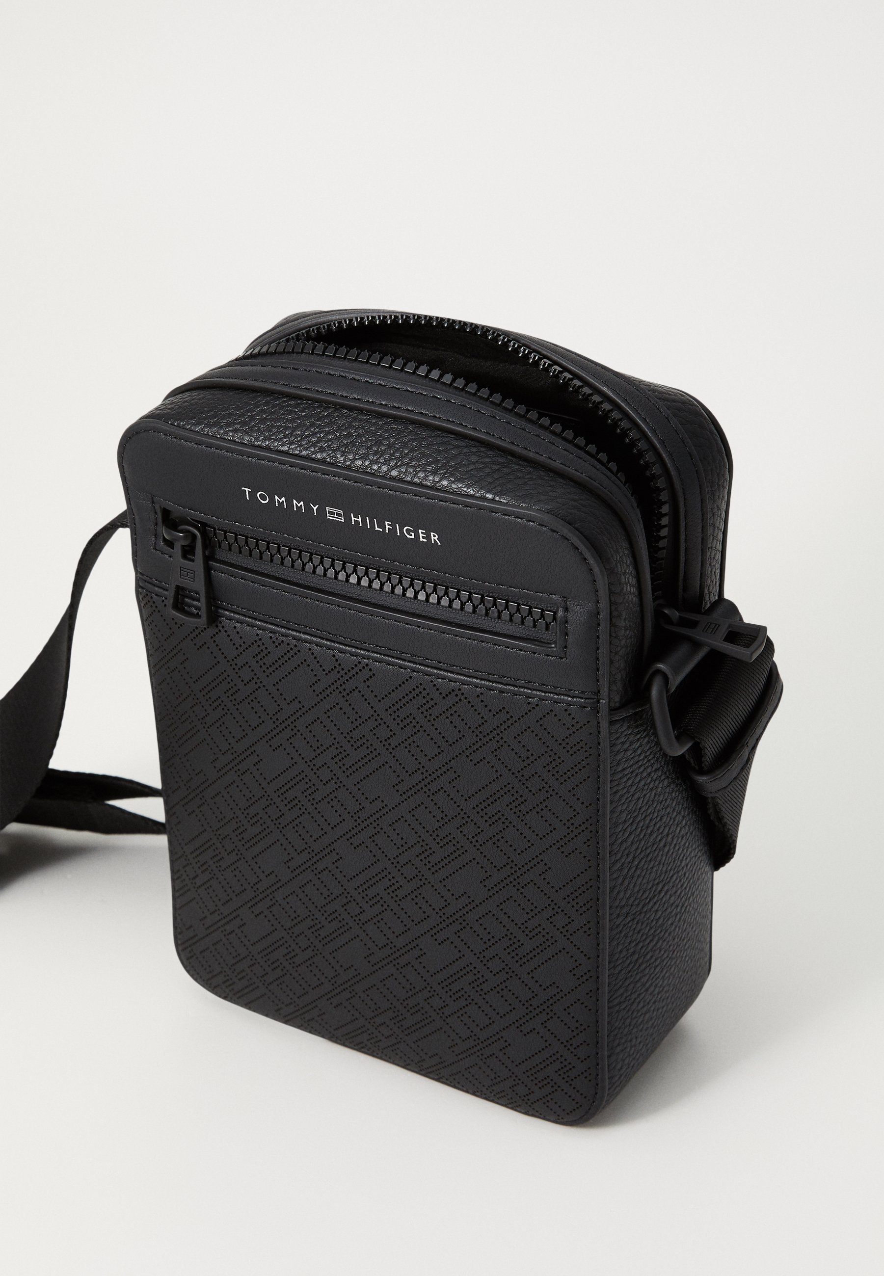 Tommy Hilfiger MONOGRAM MINI REPORTER UNISEX - Torebka typu cross body - czarna