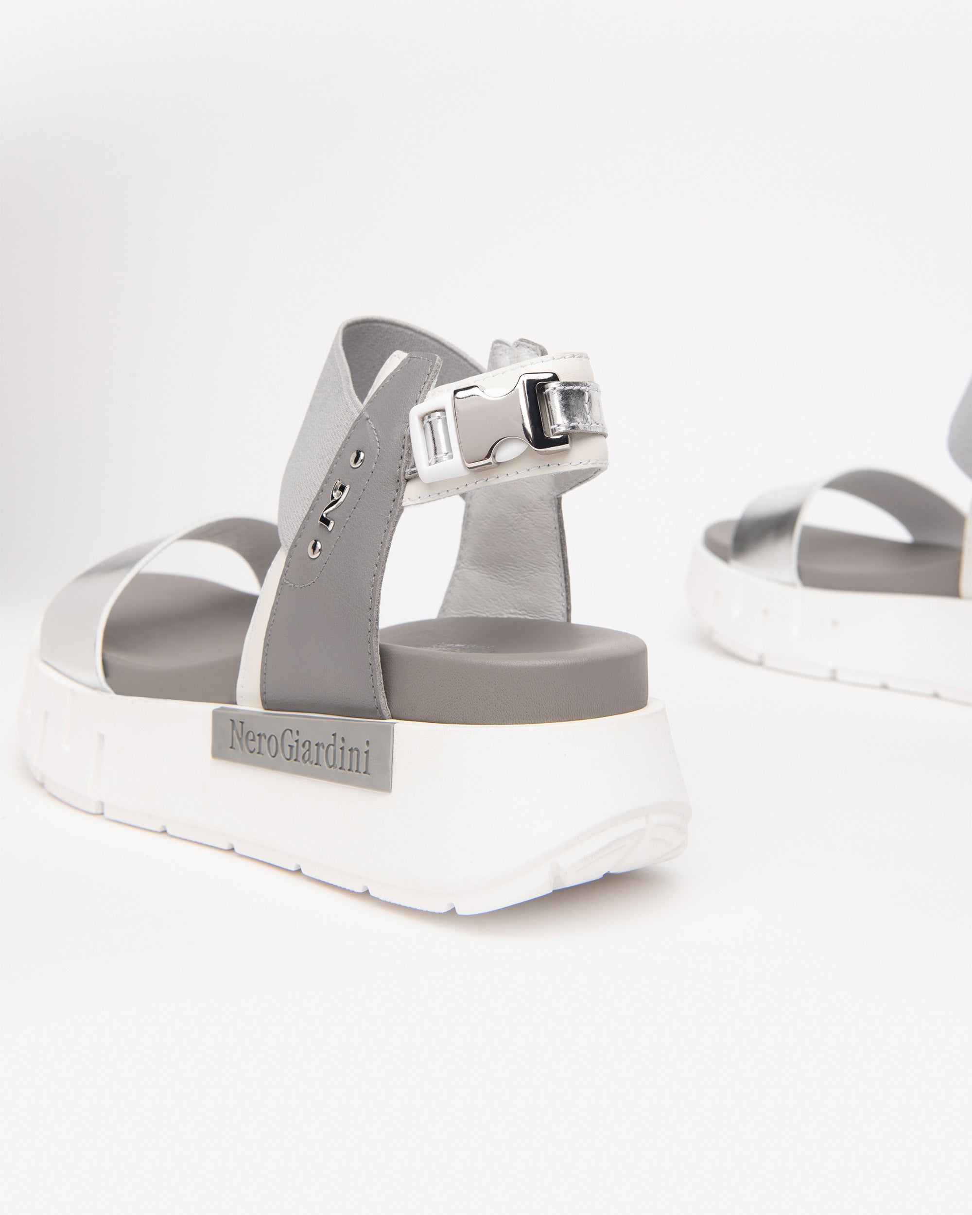  Damen-Ledersandalen