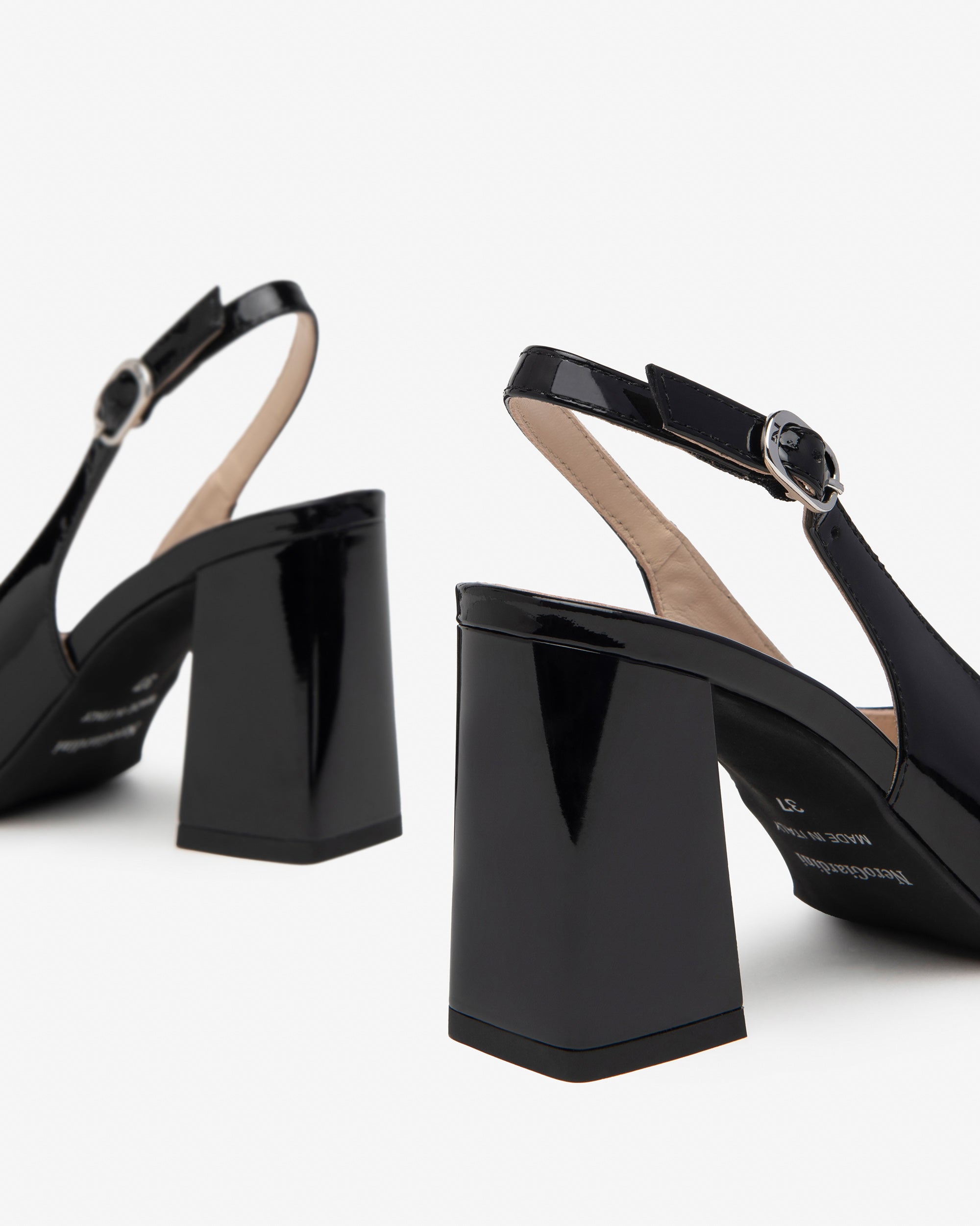  Damen-Pumps aus Lackleder