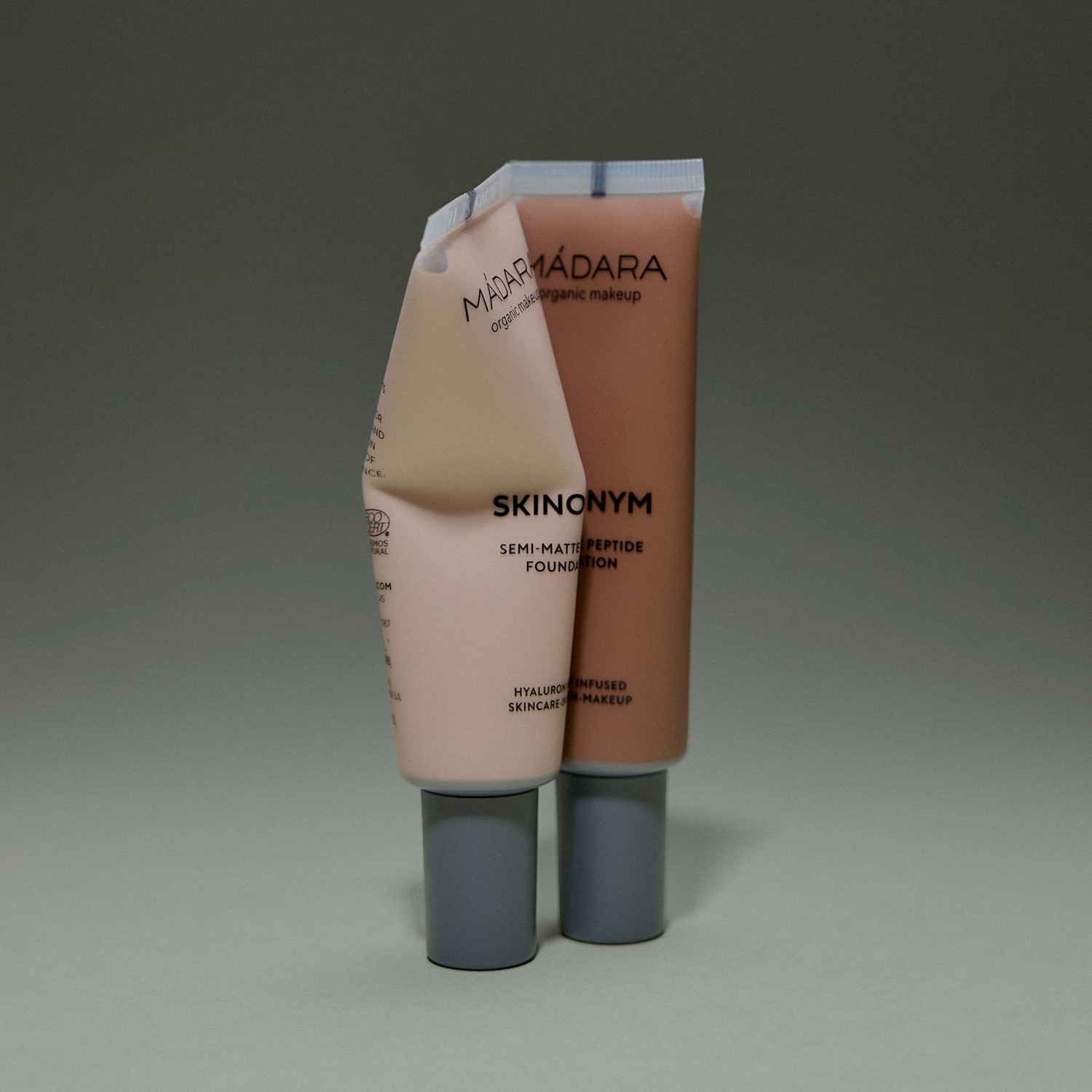 MÁDARA Foundation SKINONYM Semi-Matte Peptide Foundation, Nr. 15 AKMENS - 30 ml