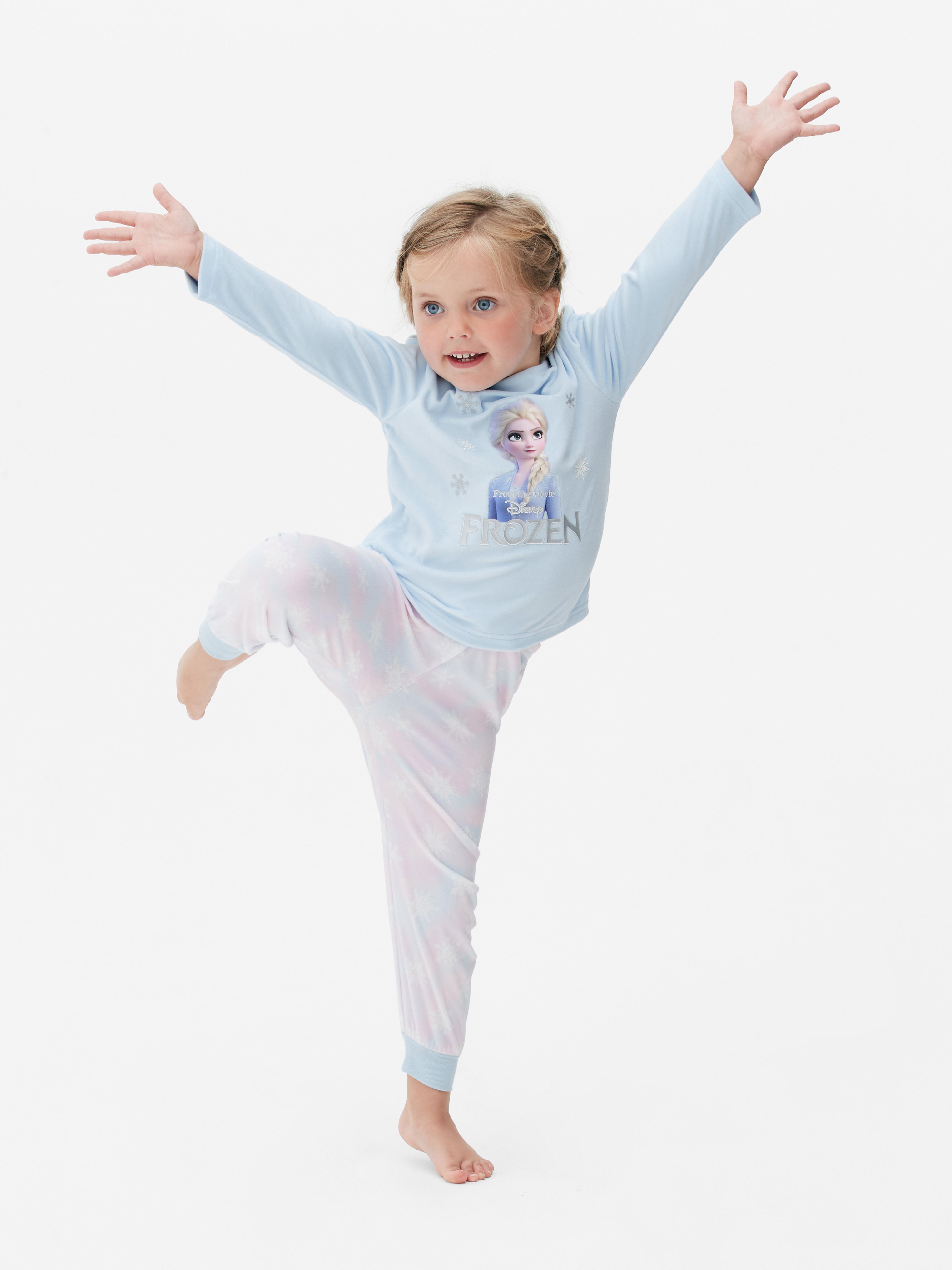 Pijamale moi cu tema Frozen de la Disney. Pijamale moi din fleece cu o notă Disney? Sună bine!