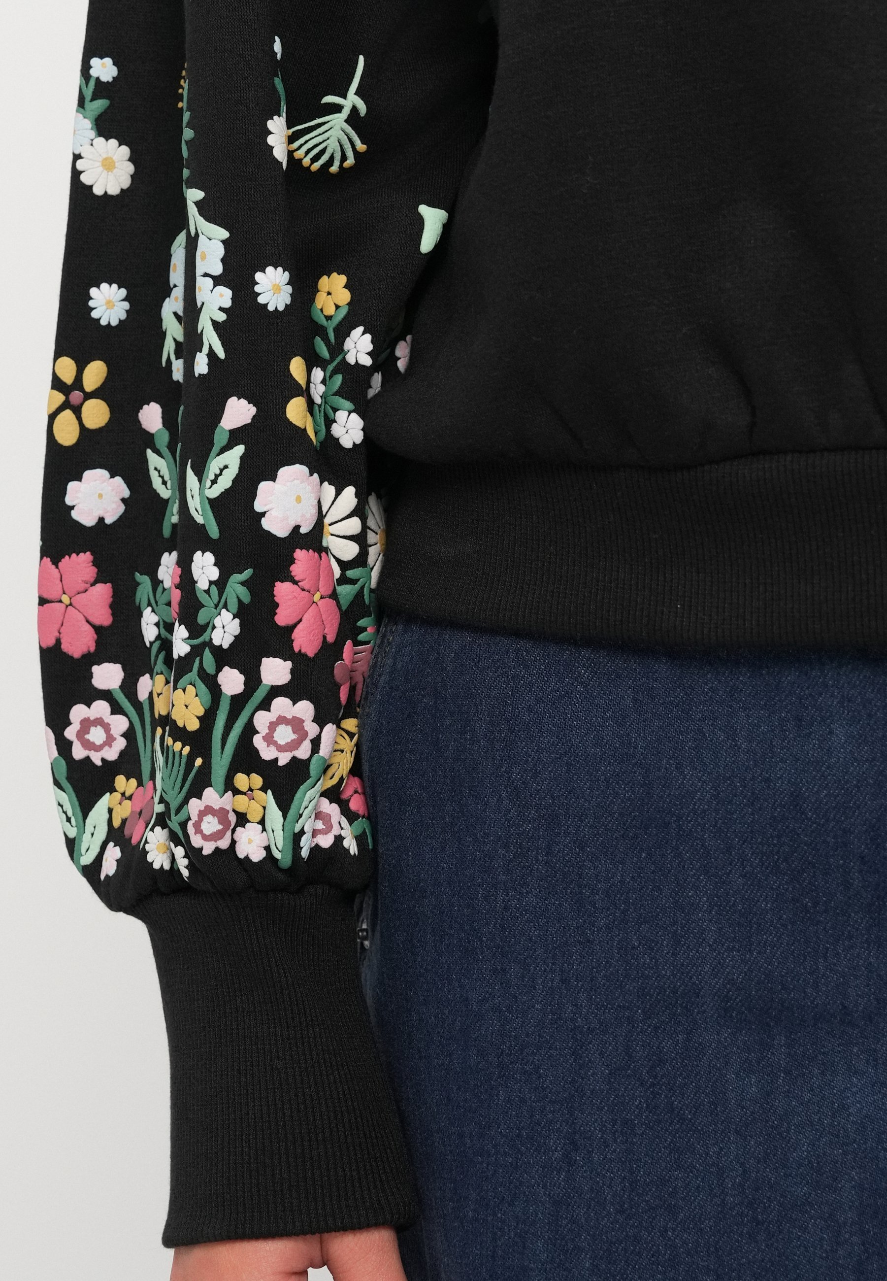 ONLY ONLBROOOKE LS O-NECK FLOWER NOOS - Sweatshirt - zwart