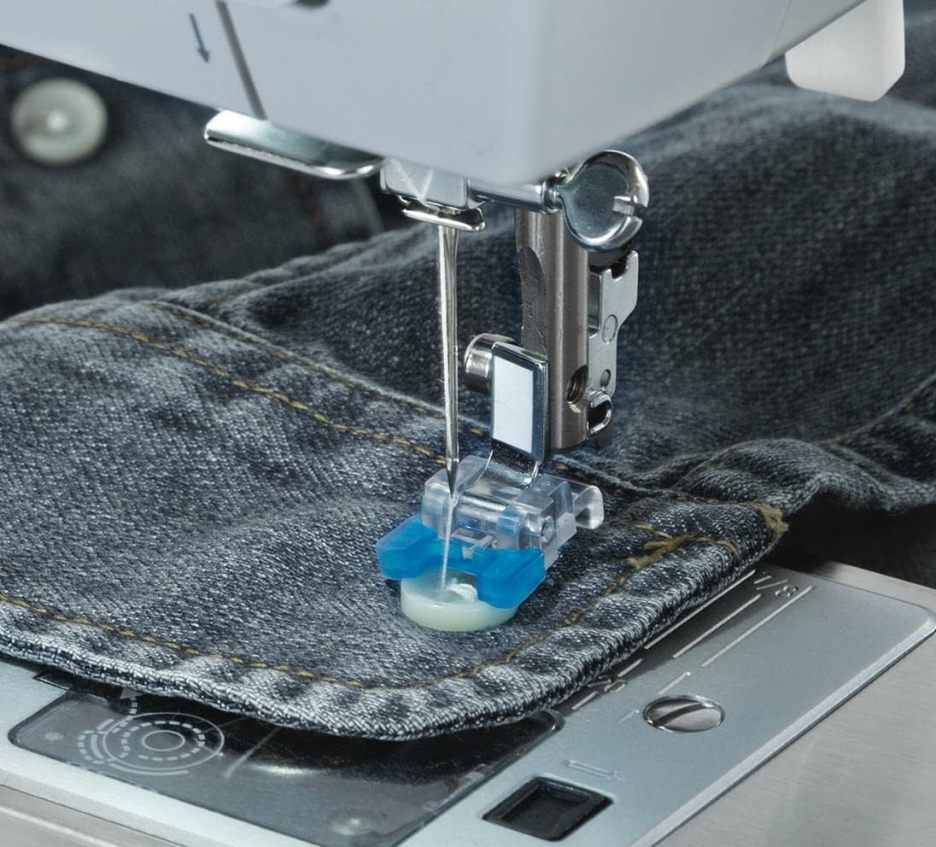 Singer Heavy Duty Jeans 6335M denimmachine met 32 steken en krachtige motor voor dikke stoffen, meerdere lagen en denim.