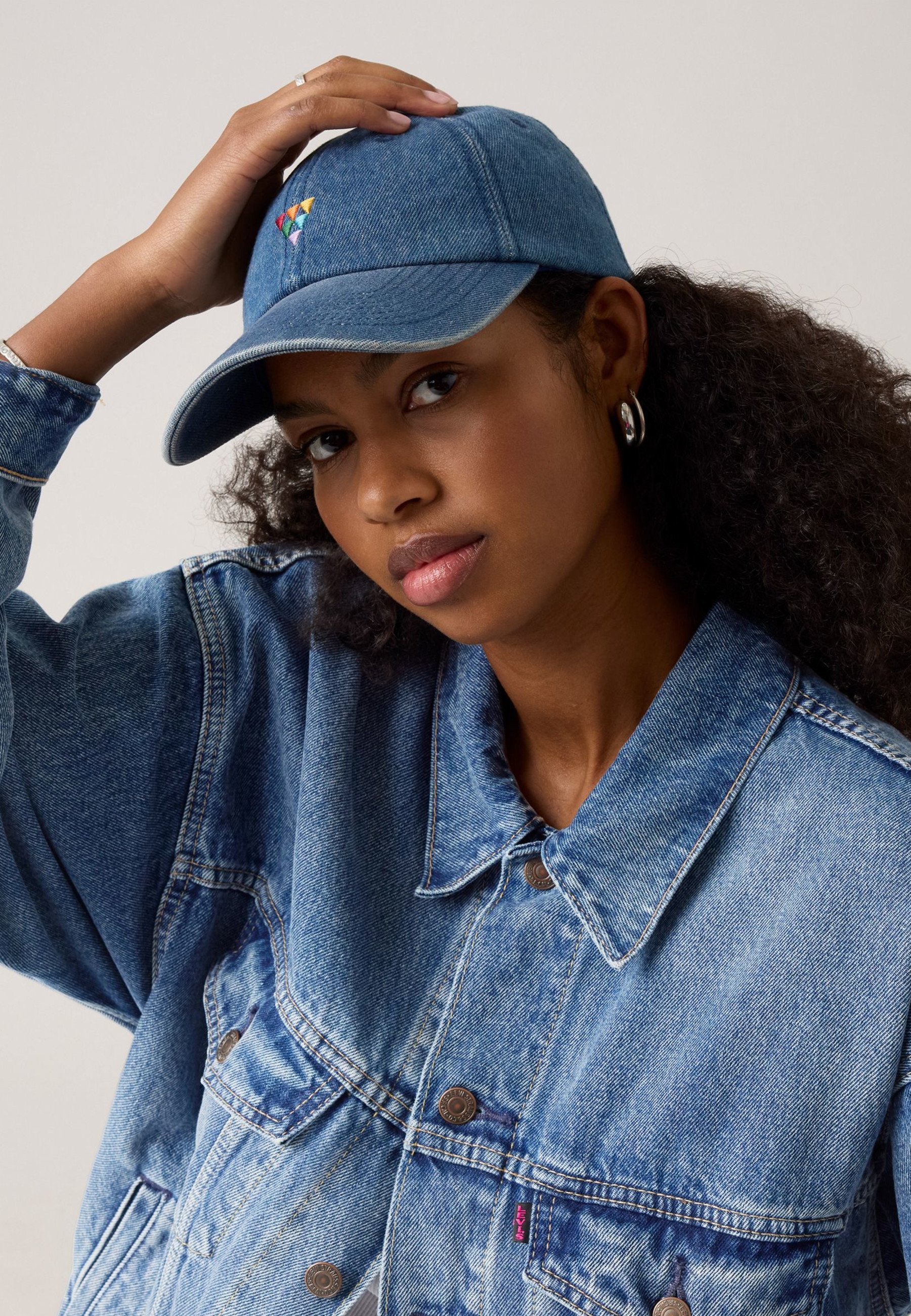 Boné Levi's® PRIDE ESSENTIAL UNISSEX - azul jeans