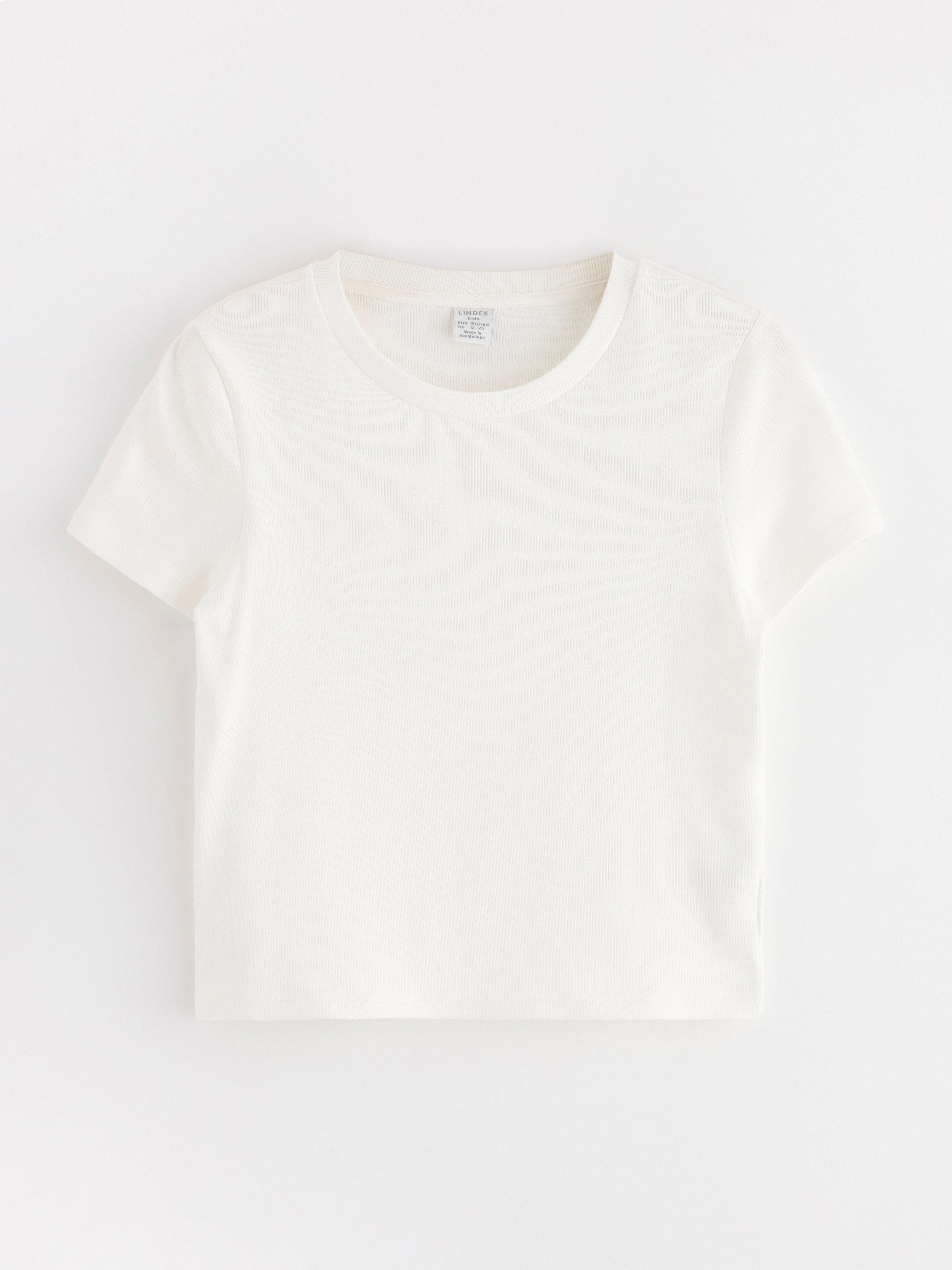 Ribbet topp i off-white