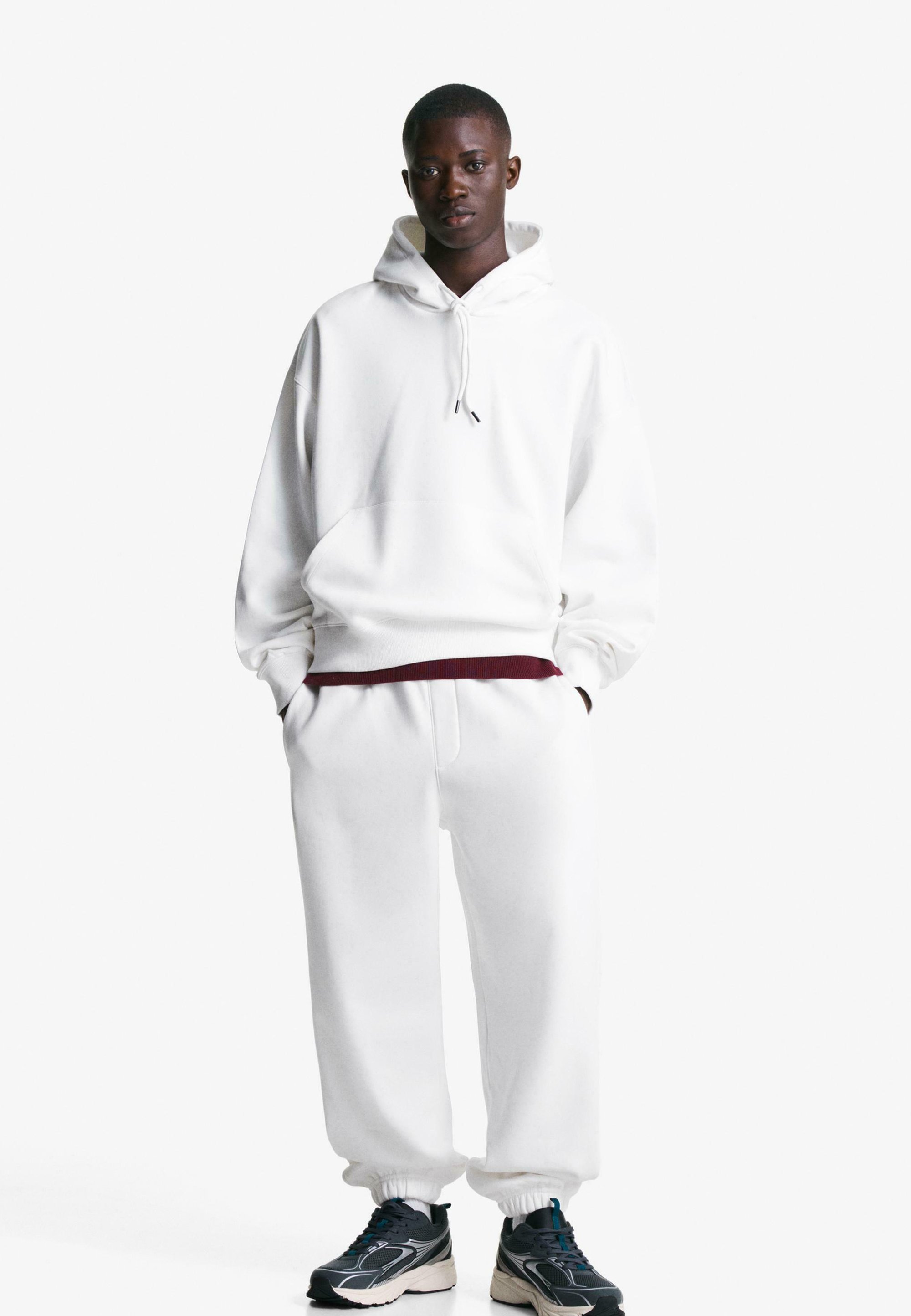 Sweat à capuche Bershka - blanc