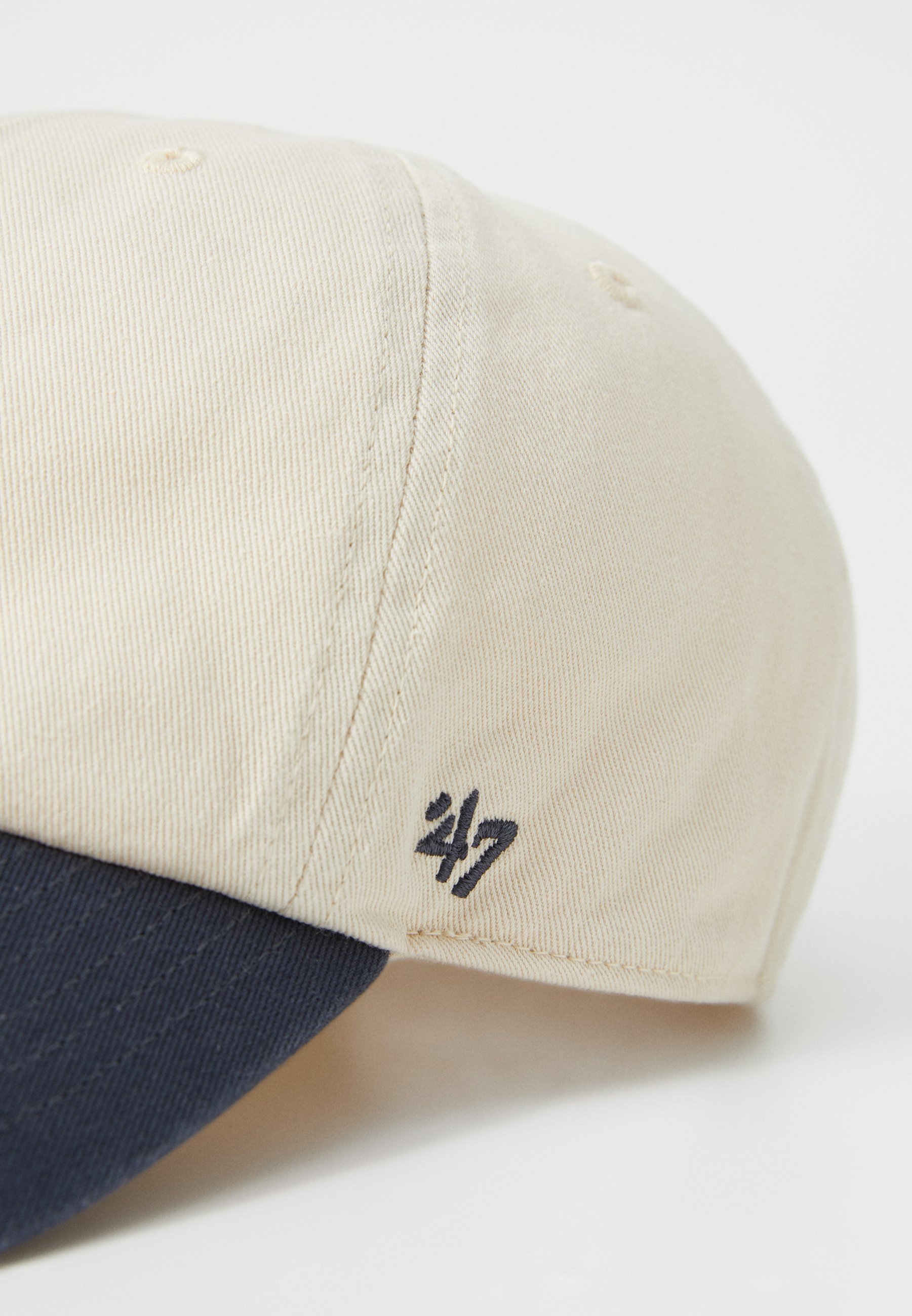 '47 Caps