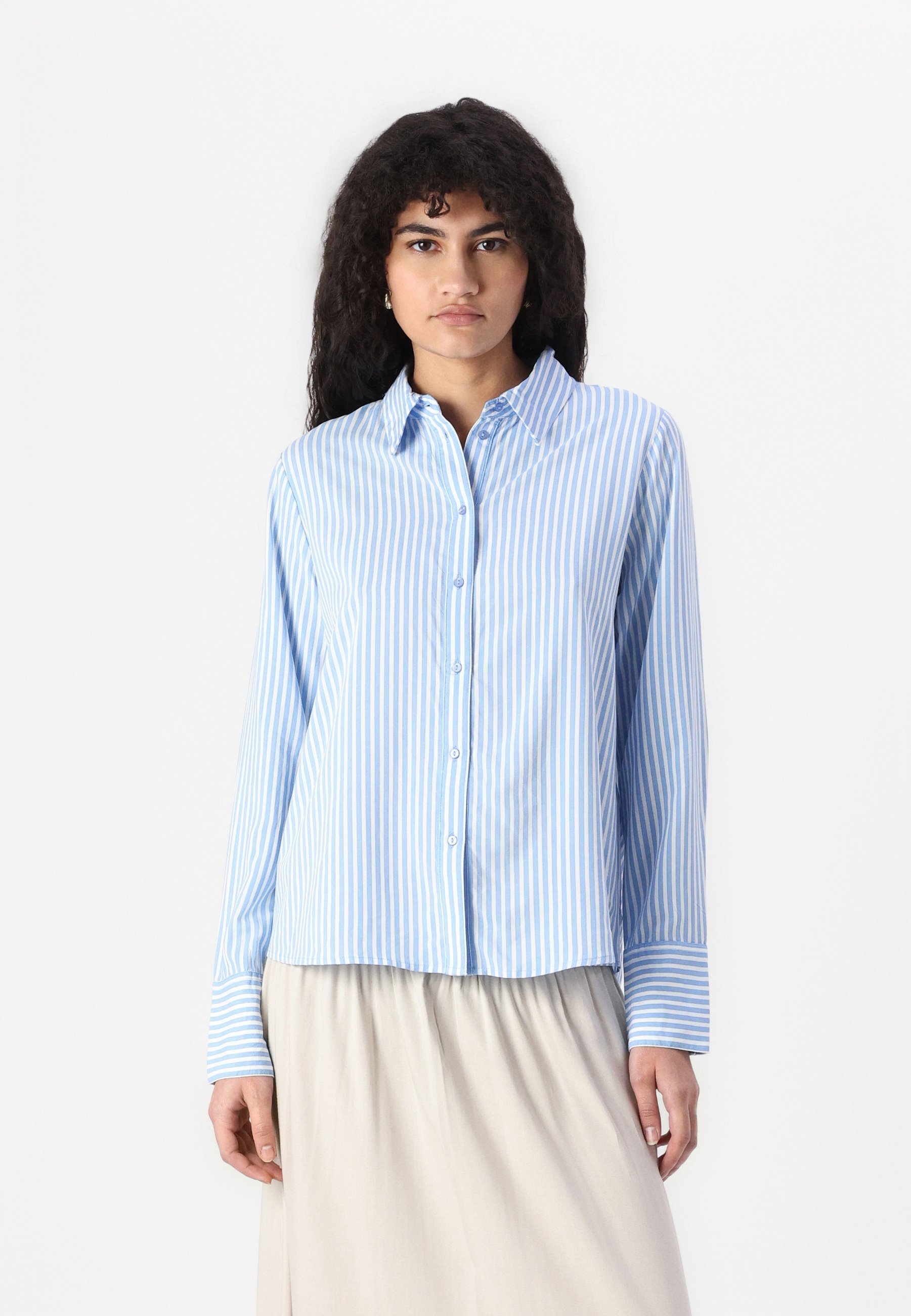 SOMENTE A VIDA ONLINE - Blusa com botões - serenidade