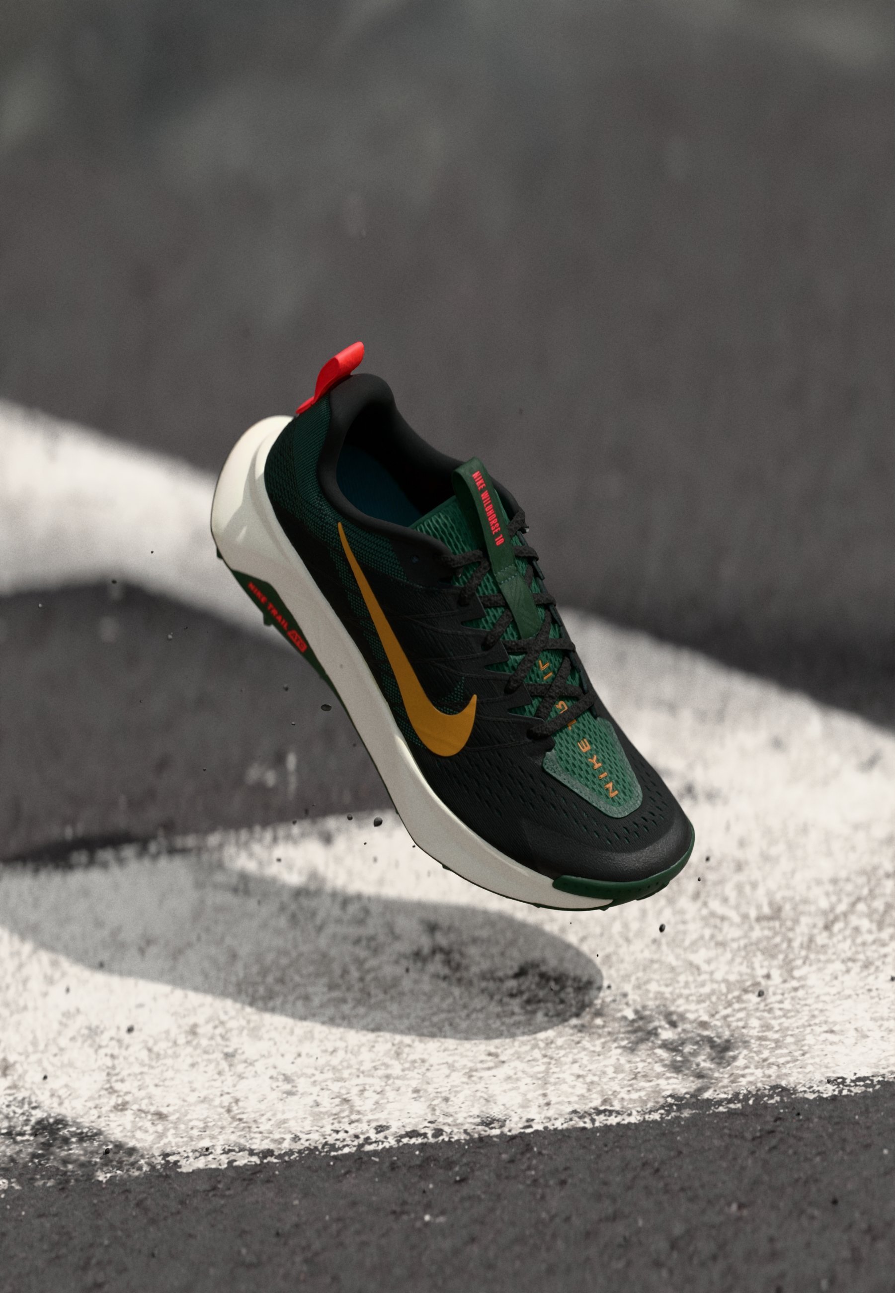 Nike Performance REACTX WILDHORSE 10 - Scarpe da trail running - nero/ocra del deserto/abete/cremisi brillante/vela