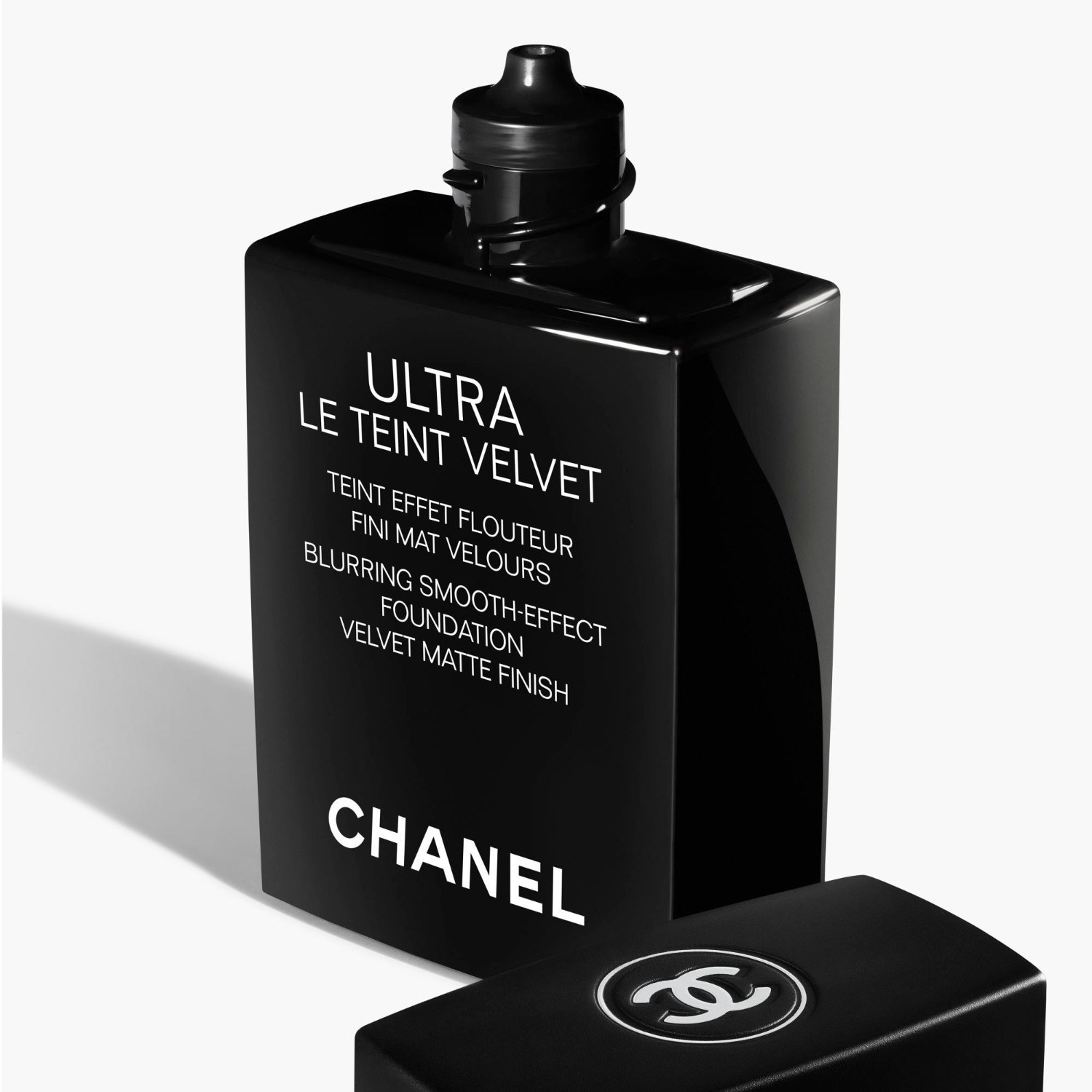 CHANEL Foundation ULTRA LE TEINT VELVET FLUID FOUNDATION - 30 ml