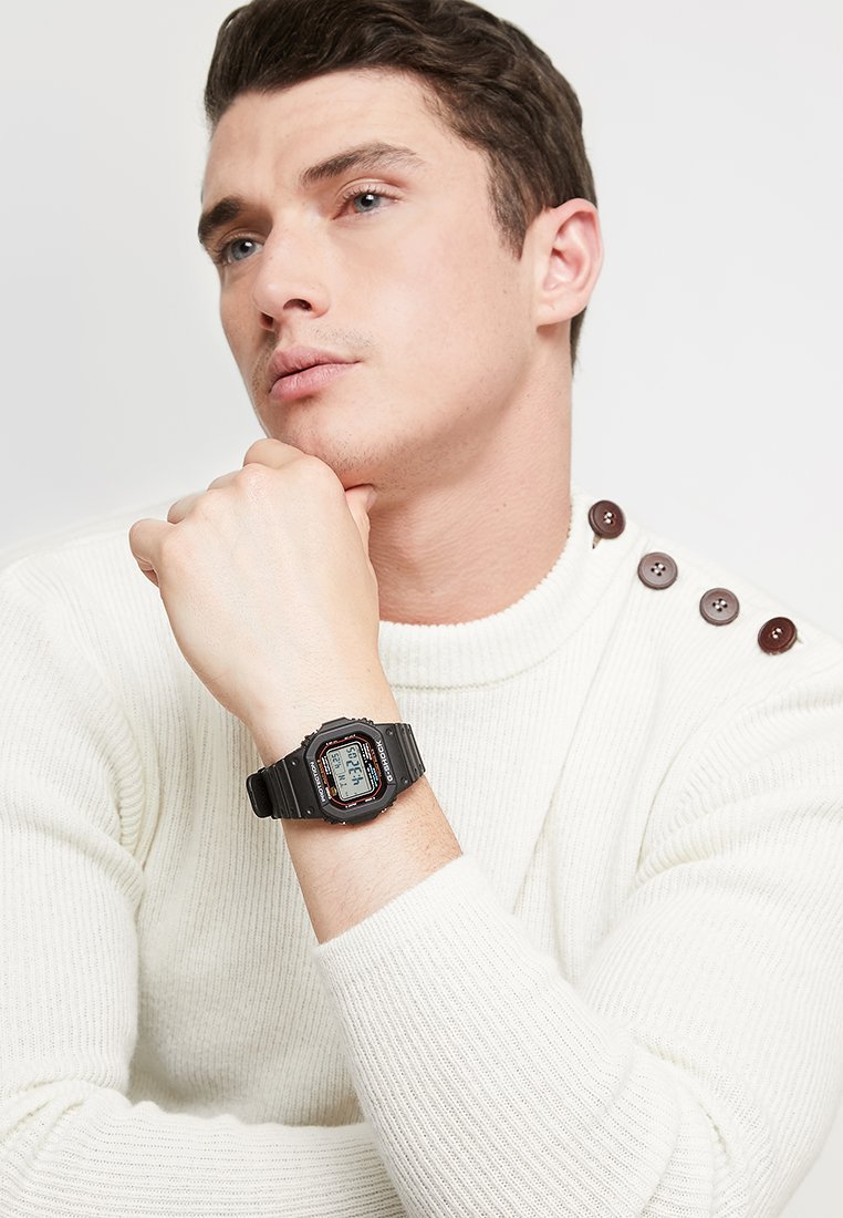 Zegarek cyfrowy G-SHOCK - czarny